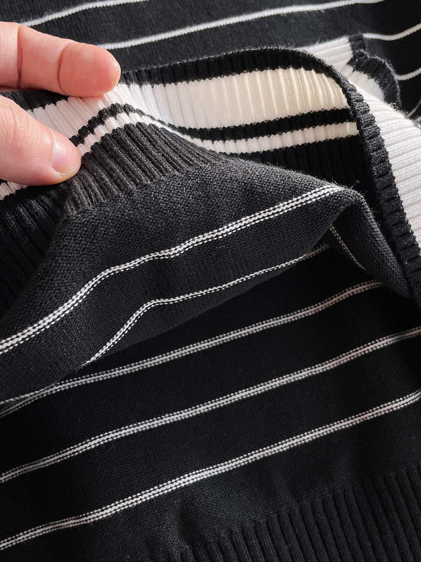 毛衣 2025秋冬最新系列，专柜1:1顶级复刻，全品相！加厚款，潮人必备单品！懂货的老铁赶紧下手，面料：