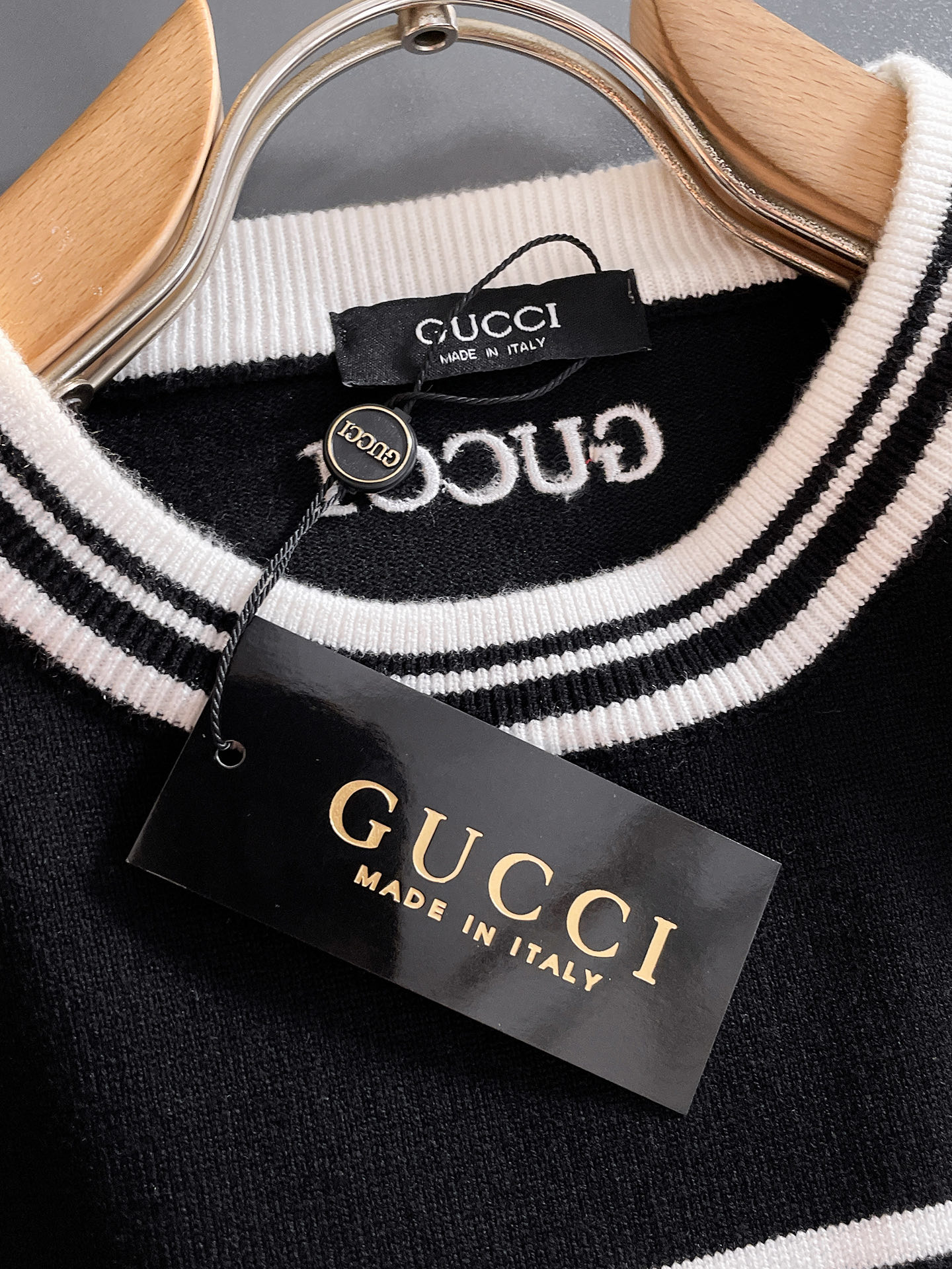 毛衣 2025秋冬最新系列，专柜1:1顶级复刻，全品相！加厚款，潮人必备单品！懂货的老铁赶紧下手，面料：