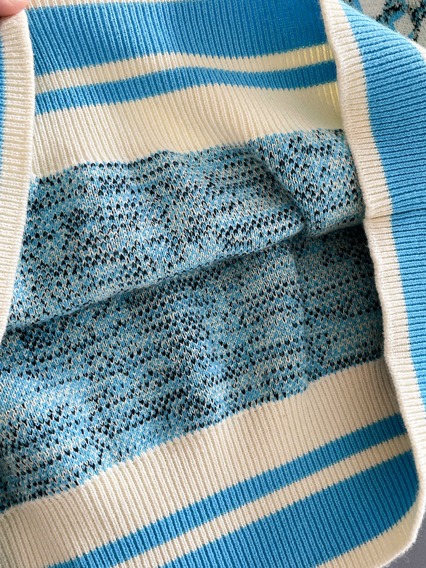 毛衣 2025秋冬最新系列，专柜1:1顶级复刻，全品相！加厚款，潮人必备单品！懂货的老铁赶紧下手，面料：