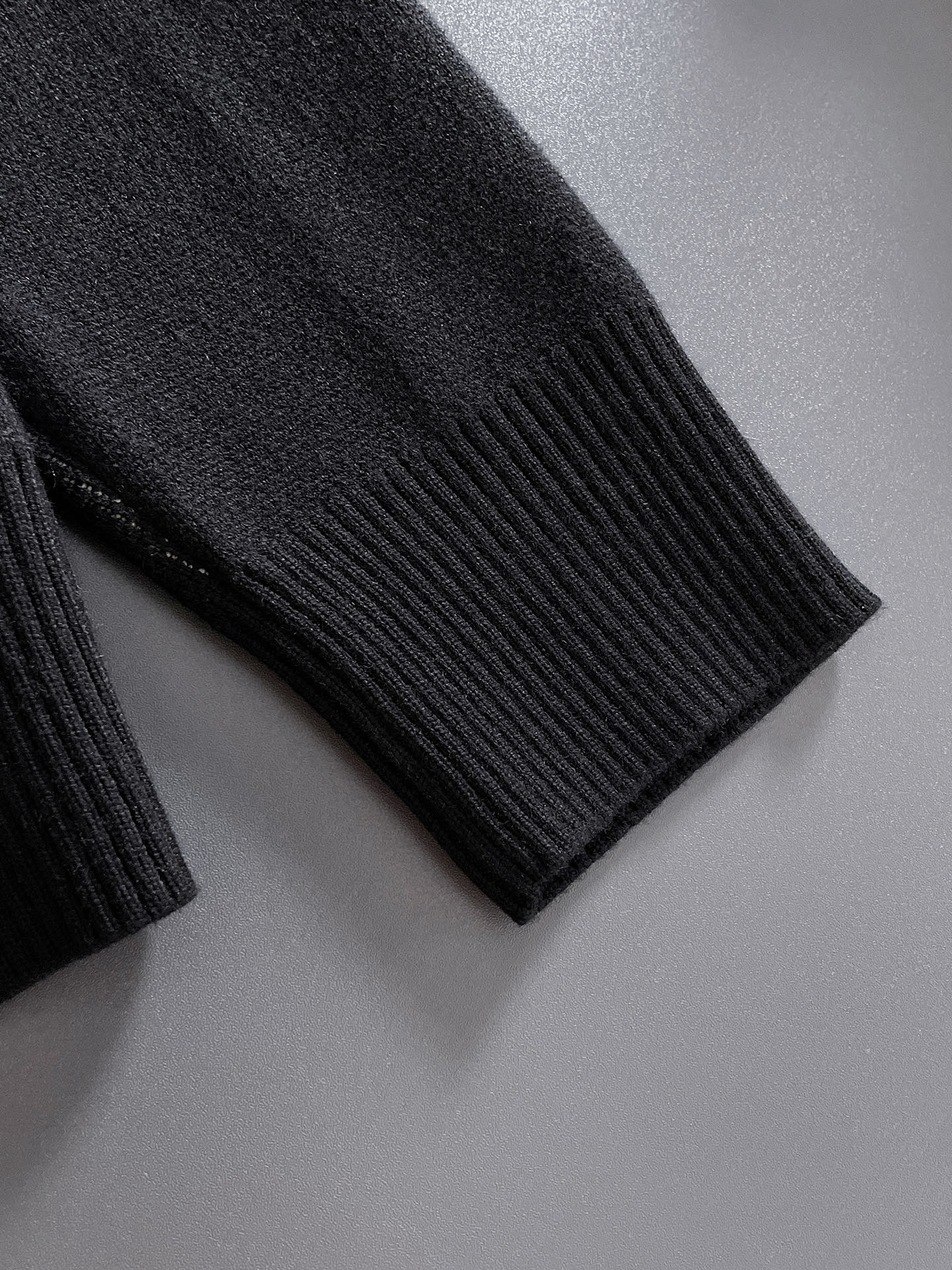 毛衣 2025秋冬最新系列，专柜1:1顶级复刻，全品相！加厚款，潮人必备单品！懂货的老铁赶紧下手，面料：