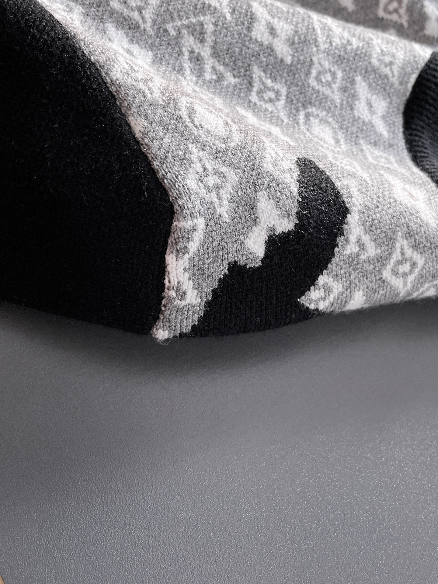 毛衣 2025秋冬最新系列，专柜1:1顶级复刻，全品相！加厚款，潮人必备单品！懂货的老铁赶紧下手，面料：