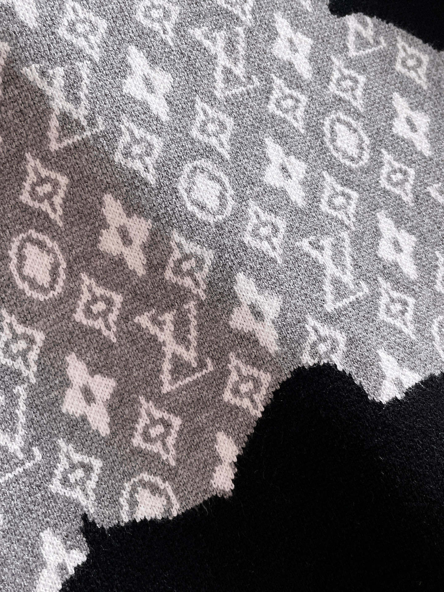 毛衣 2025秋冬最新系列，专柜1:1顶级复刻，全品相！加厚款，潮人必备单品！懂货的老铁赶紧下手，面料：