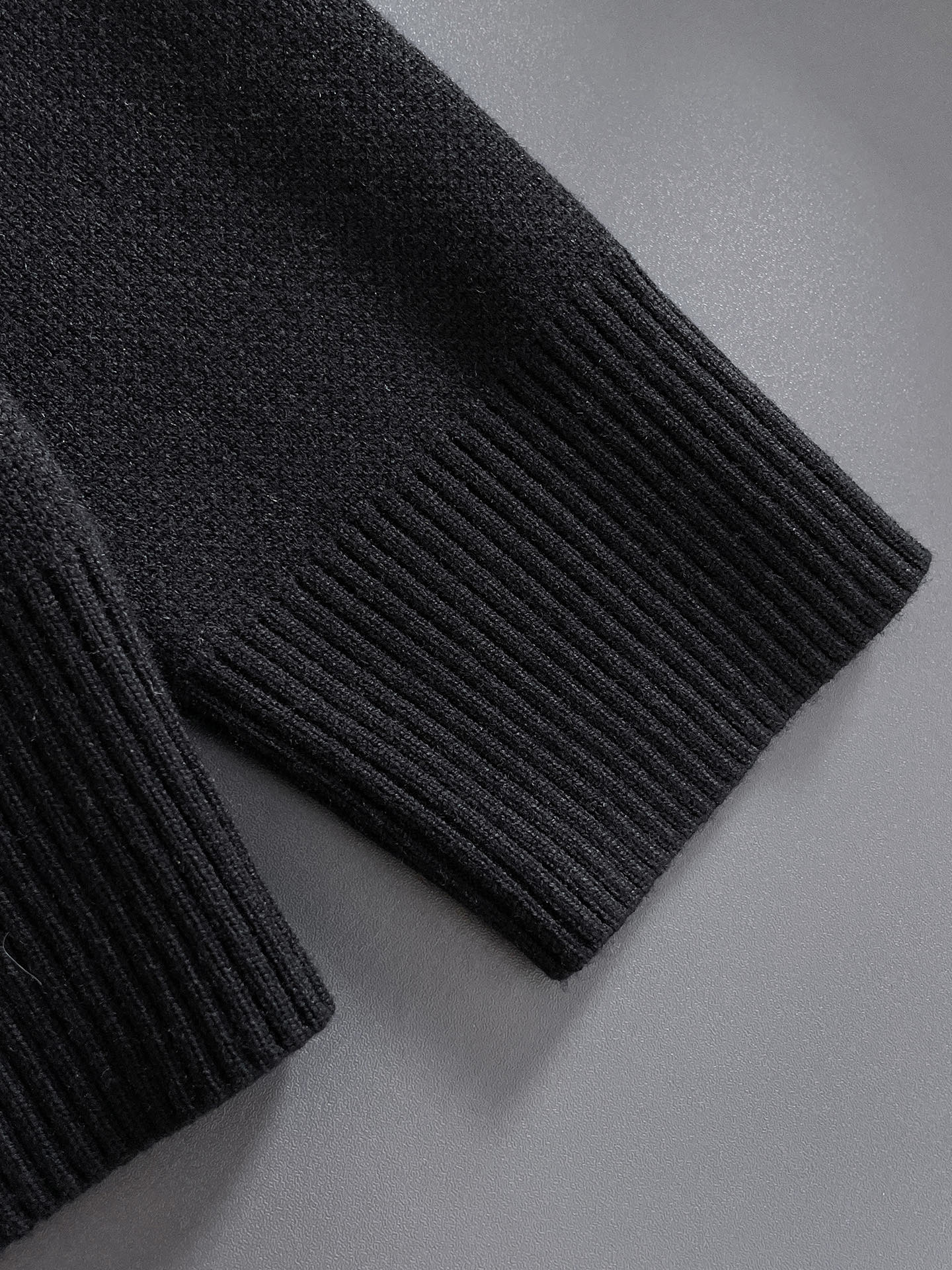 毛衣 2025秋冬最新系列，专柜1:1顶级复刻，全品相！加厚款，潮人必备单品！懂货的老铁赶紧下手，面料：