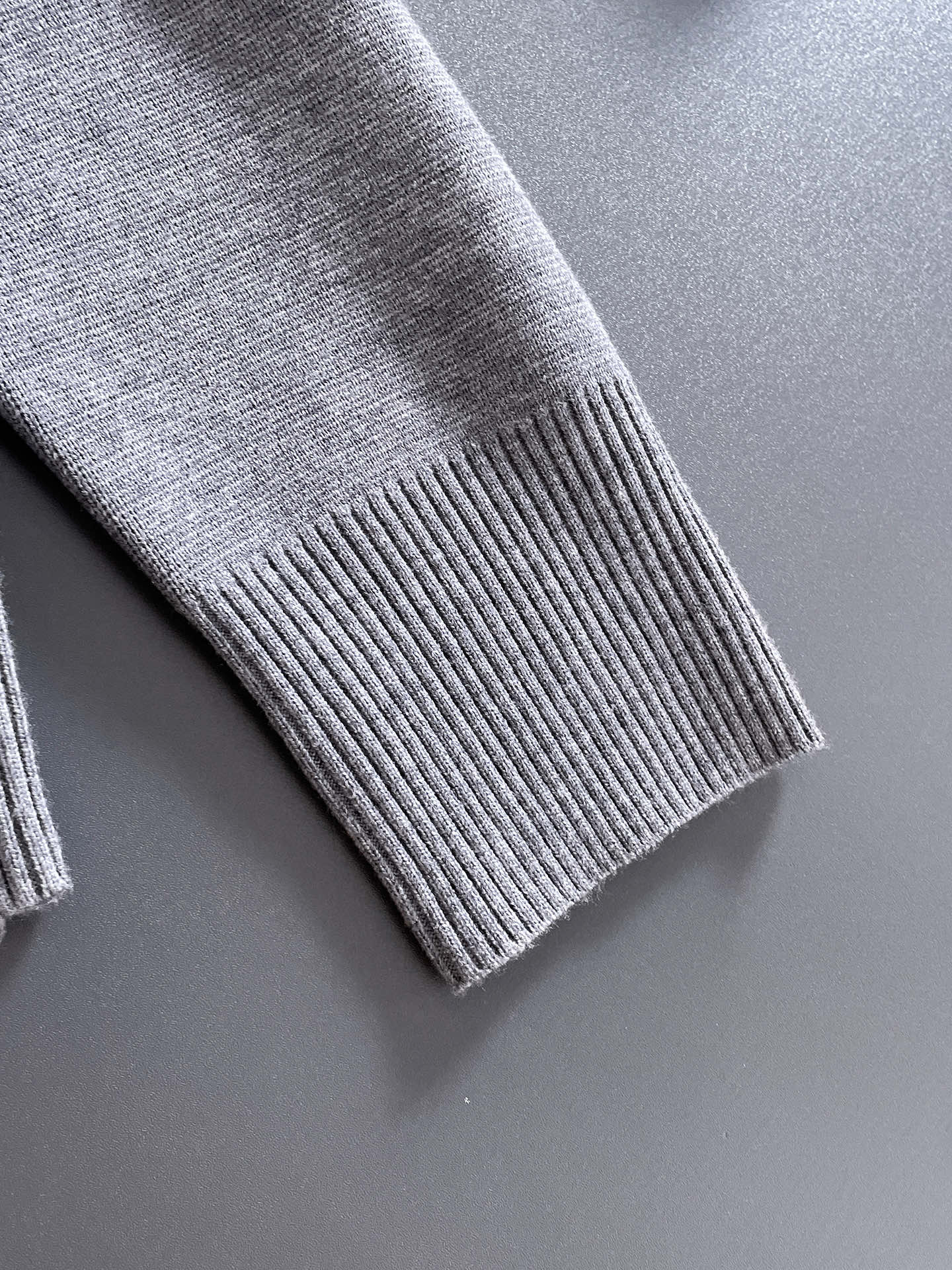 毛衣 2025秋冬最新系列，专柜1:1顶级复刻，全品相！加厚款，潮人必备单品！懂货的老铁赶紧下手，面料：