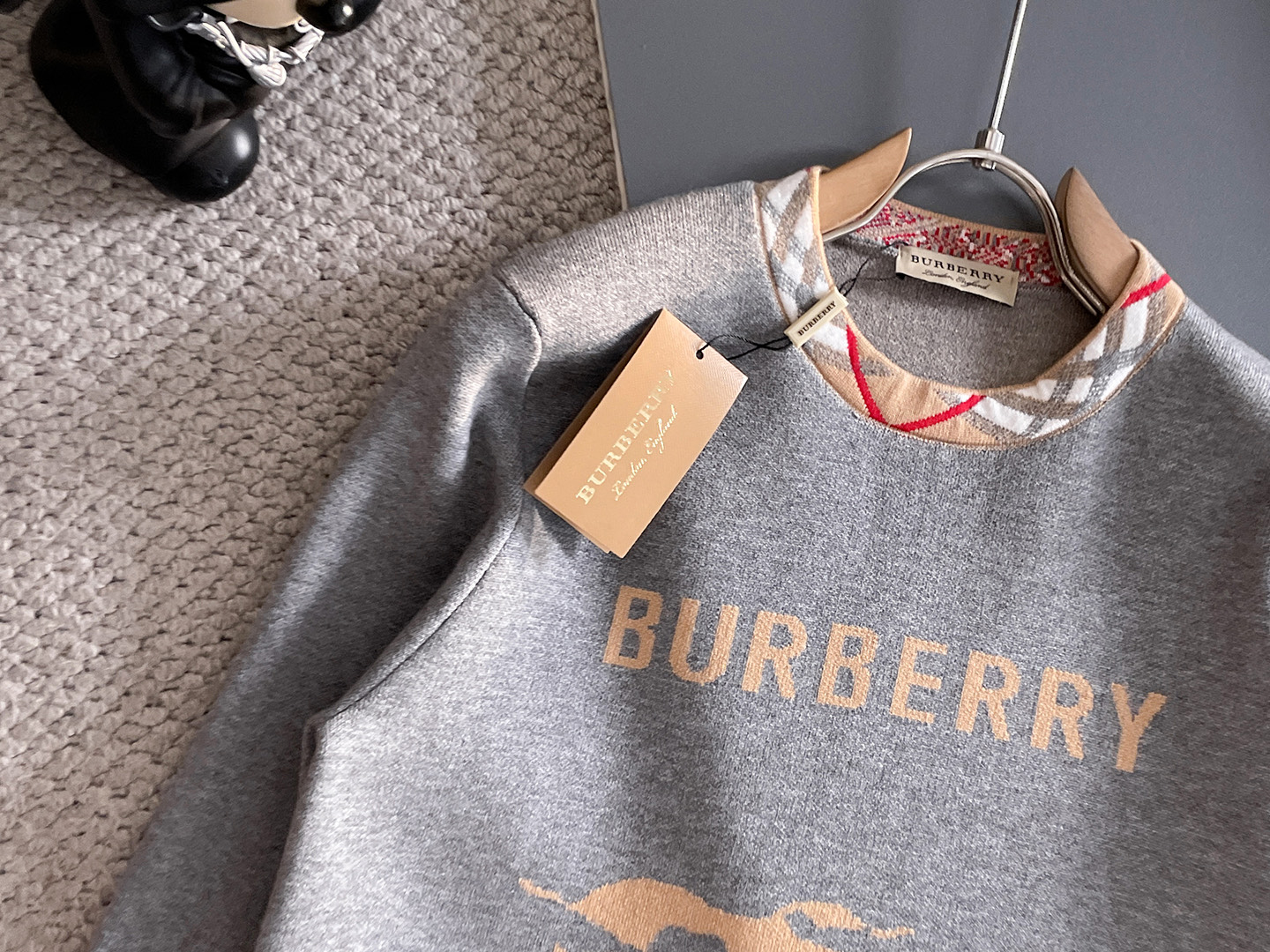 毛衣 2025秋冬最新系列，专柜1:1顶级复刻，全品相！加厚款，潮人必备单品！懂货的老铁赶紧下手，面料：