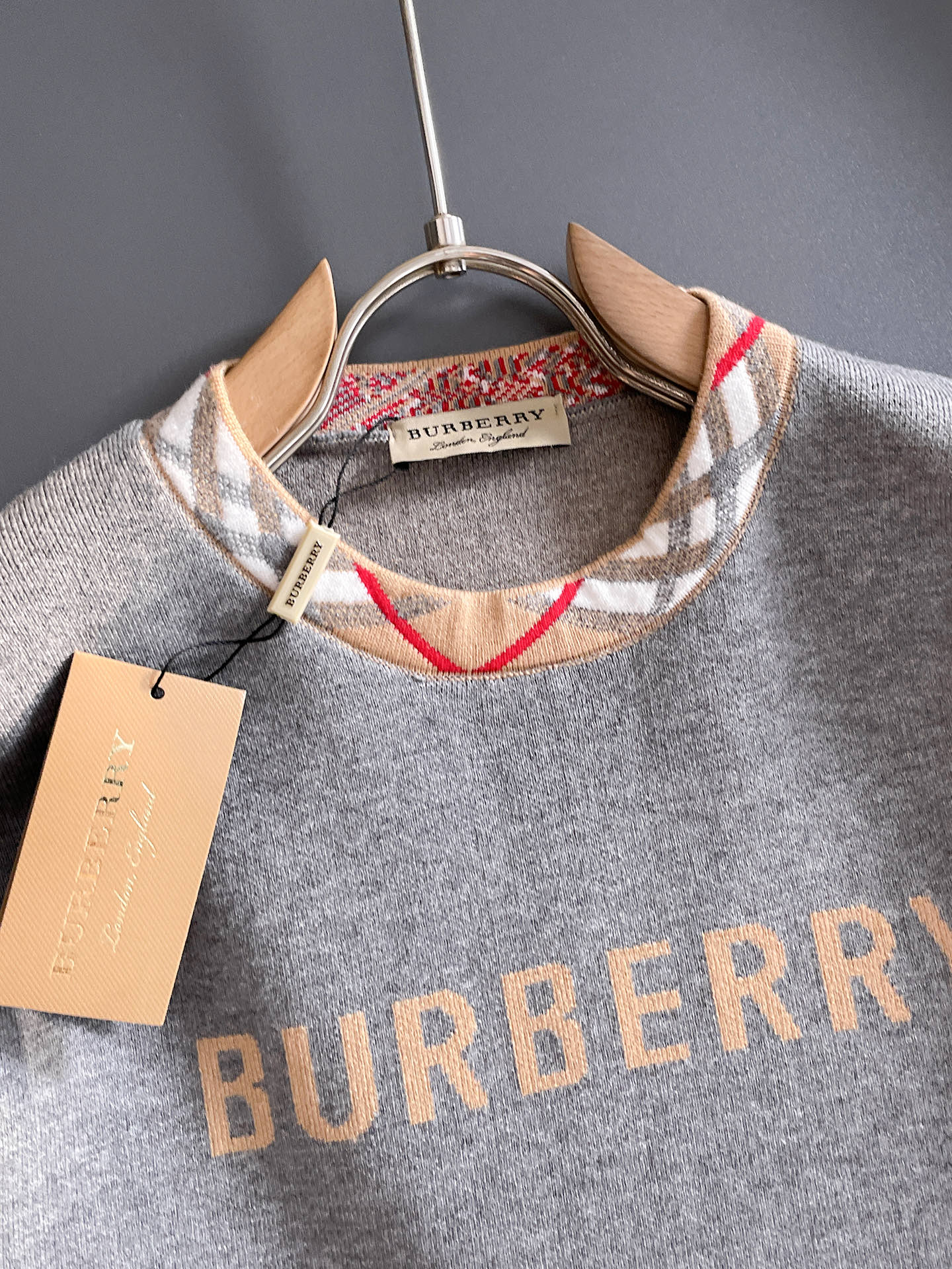 毛衣 2025秋冬最新系列，专柜1:1顶级复刻，全品相！加厚款，潮人必备单品！懂货的老铁赶紧下手，面料：