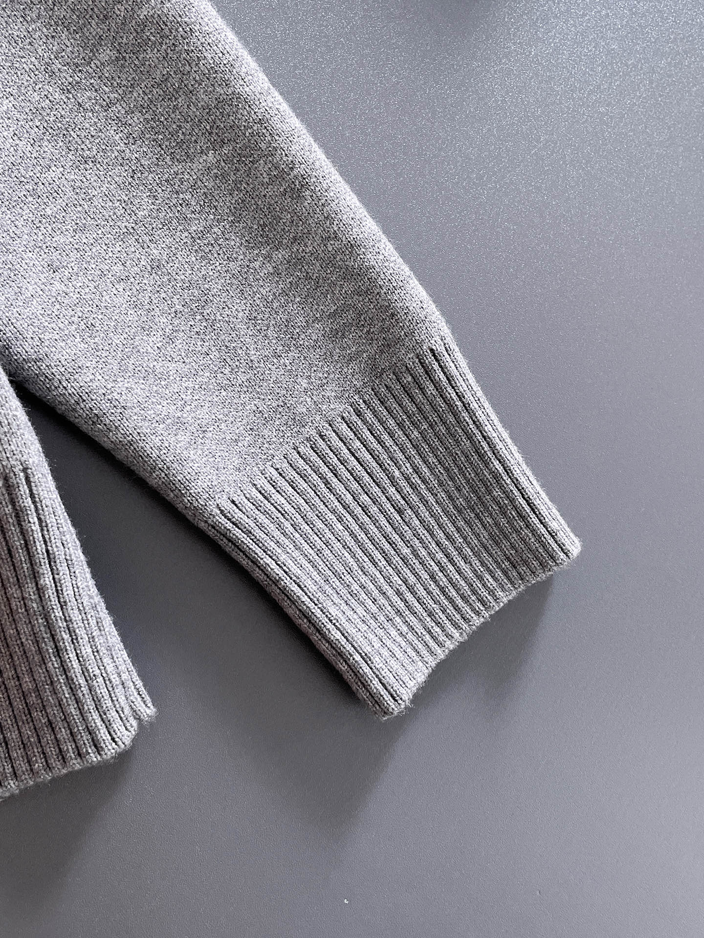 毛衣 2025秋冬最新系列，专柜1:1顶级复刻，全品相！加厚款，潮人必备单品！懂货的老铁赶紧下手，面料：