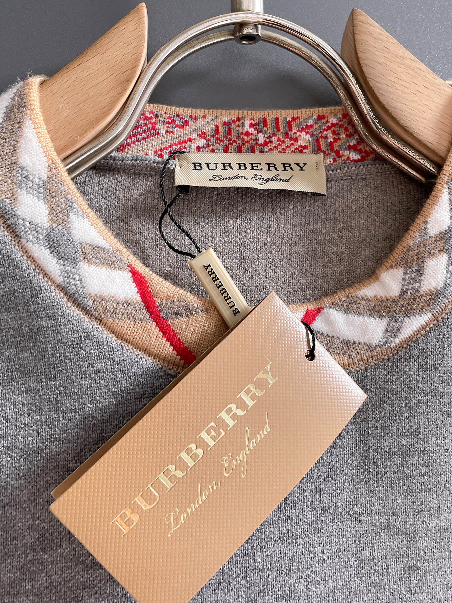 毛衣 2025秋冬最新系列，专柜1:1顶级复刻，全品相！加厚款，潮人必备单品！懂货的老铁赶紧下手，面料：