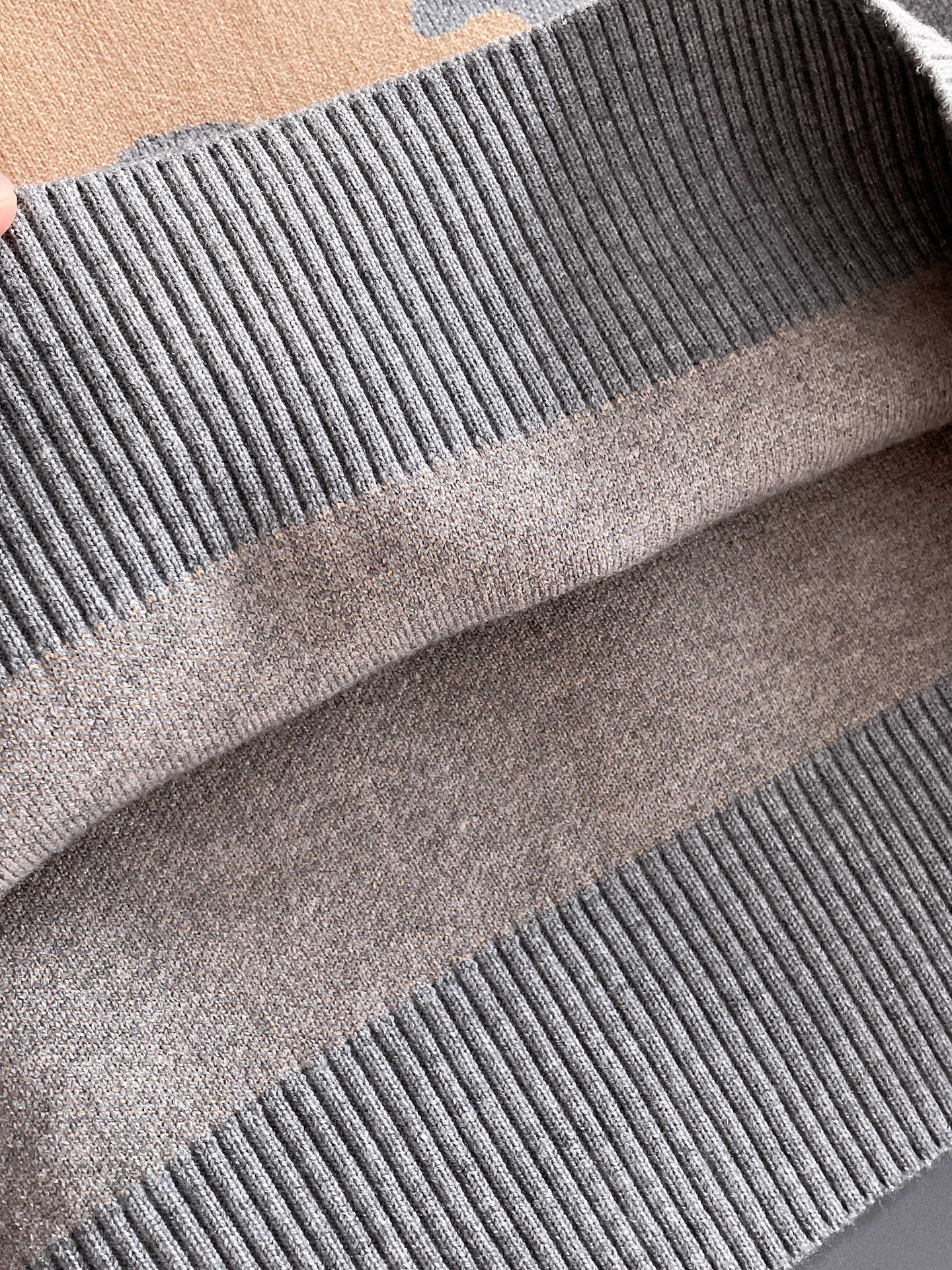 毛衣 2025秋冬最新系列，专柜1:1顶级复刻，全品相！加厚款，潮人必备单品！懂货的老铁赶紧下手，面料：