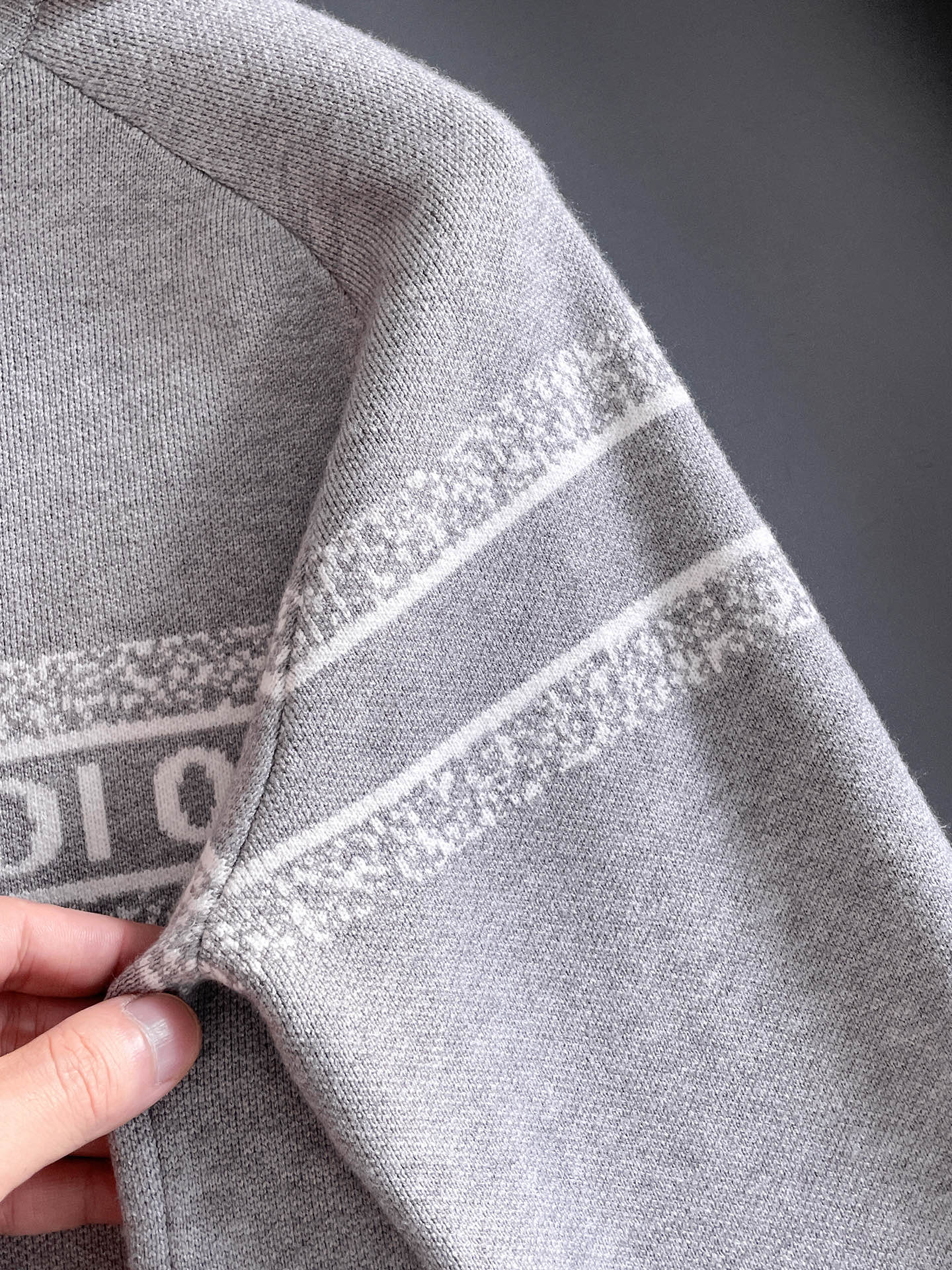 毛衣 2025秋冬最新系列，专柜1:1顶级复刻，全品相！加厚款，潮人必备单品！懂货的老铁赶紧下手，面料：