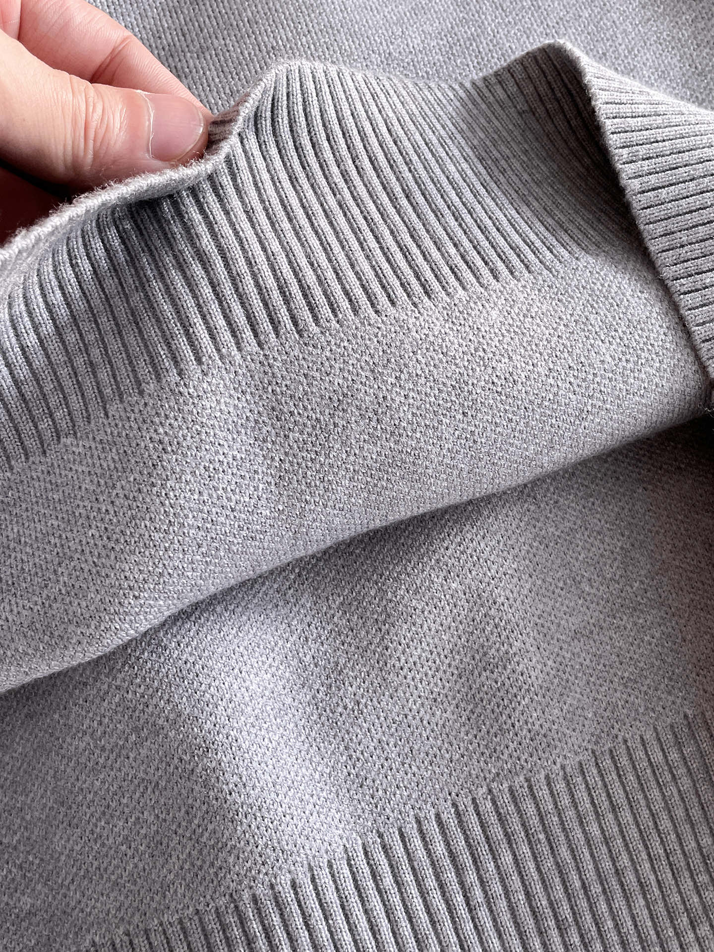 毛衣 2025秋冬最新系列，专柜1:1顶级复刻，全品相！加厚款，潮人必备单品！懂货的老铁赶紧下手，面料：