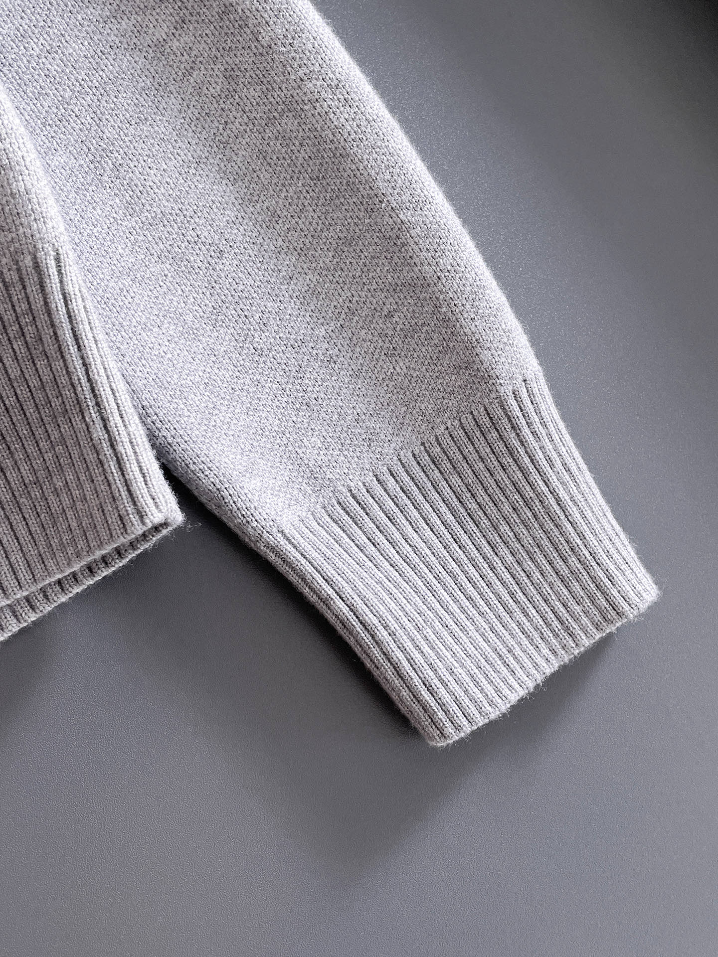 毛衣 2025秋冬最新系列，专柜1:1顶级复刻，全品相！加厚款，潮人必备单品！懂货的老铁赶紧下手，面料：