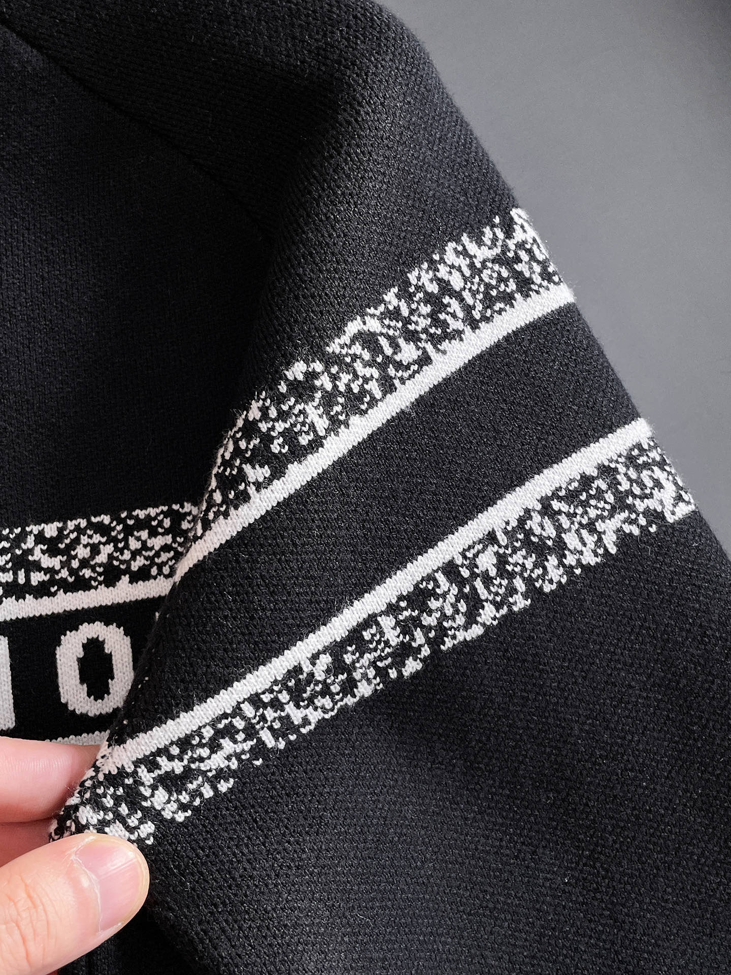 毛衣 2025秋冬最新系列，专柜1:1顶级复刻，全品相！加厚款，潮人必备单品！懂货的老铁赶紧下手，面料：