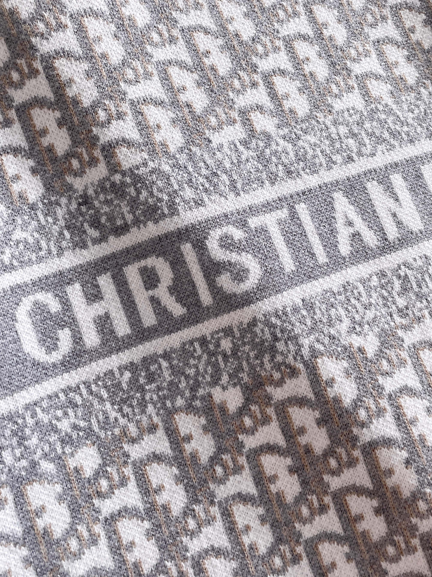 毛衣 2025秋冬最新系列，专柜1:1顶级复刻，全品相！加厚款，潮人必备单品！懂货的老铁赶紧下手，面料：