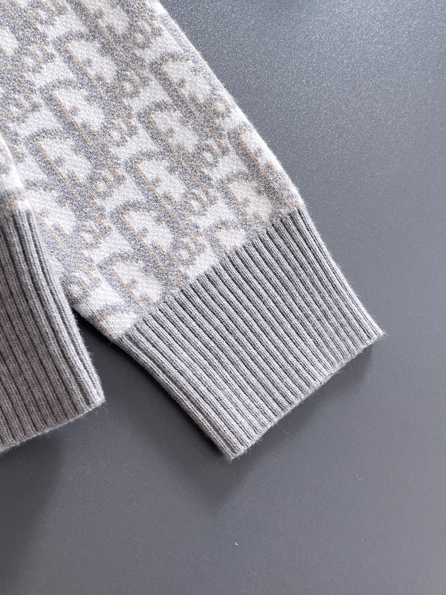 毛衣 2025秋冬最新系列，专柜1:1顶级复刻，全品相！加厚款，潮人必备单品！懂货的老铁赶紧下手，面料：