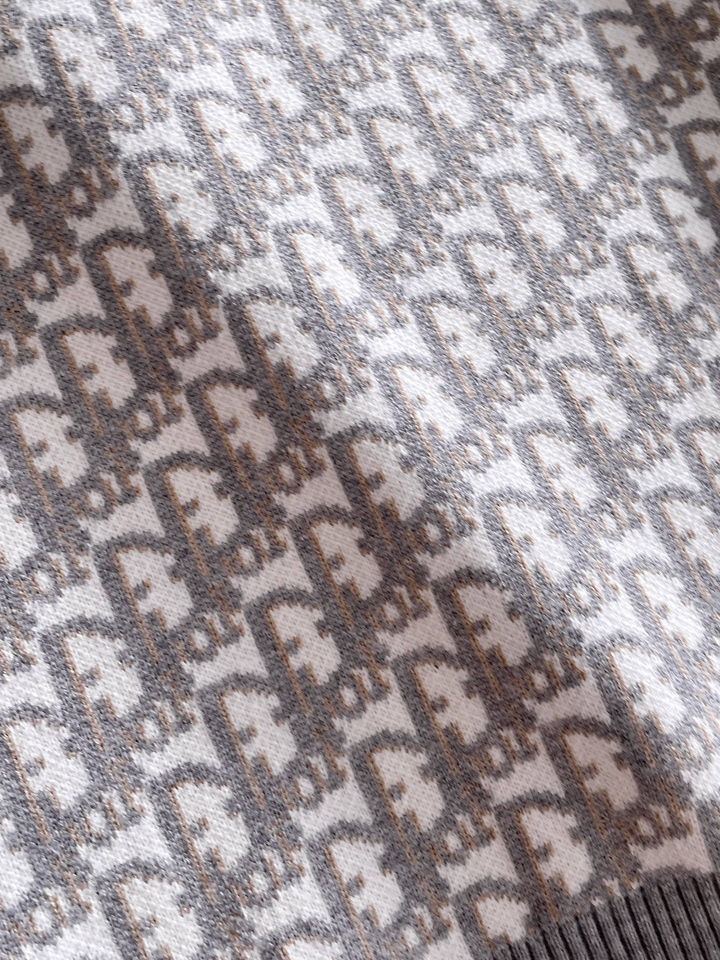 毛衣 2025秋冬最新系列，专柜1:1顶级复刻，全品相！加厚款，潮人必备单品！懂货的老铁赶紧下手，面料：