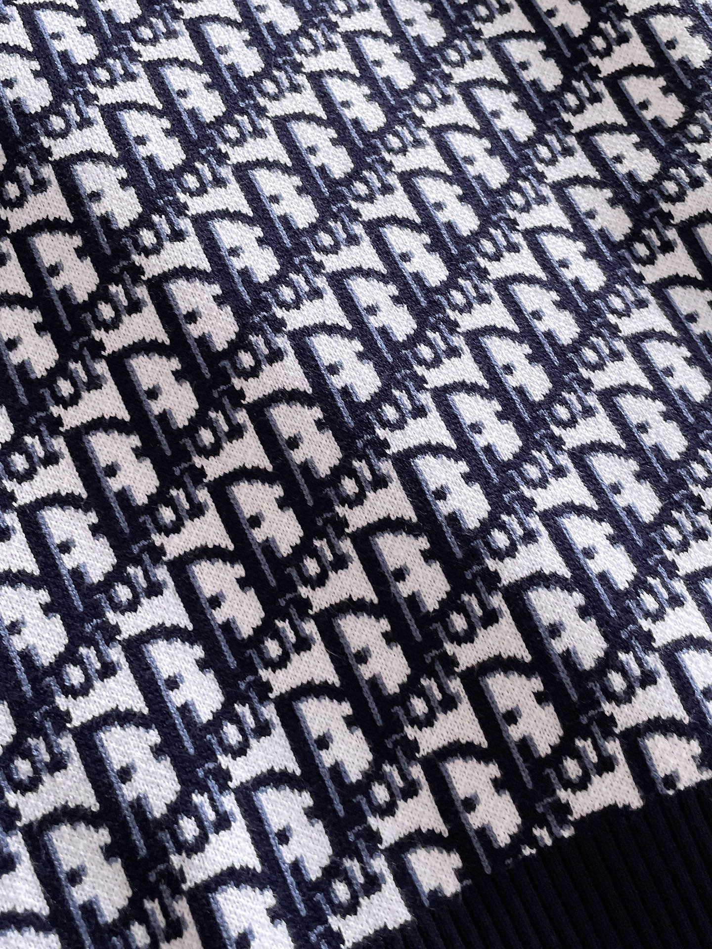 毛衣 2025秋冬最新系列，专柜1:1顶级复刻，全品相！加厚款，潮人必备单品！懂货的老铁赶紧下手，面料：