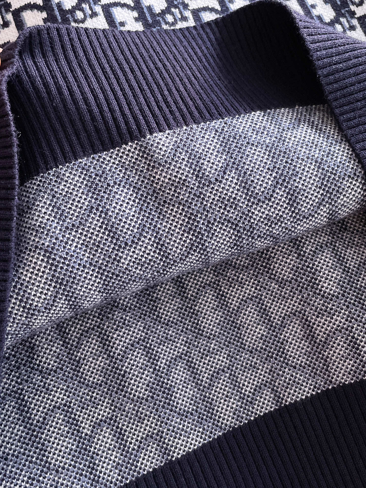 毛衣 2025秋冬最新系列，专柜1:1顶级复刻，全品相！加厚款，潮人必备单品！懂货的老铁赶紧下手，面料：