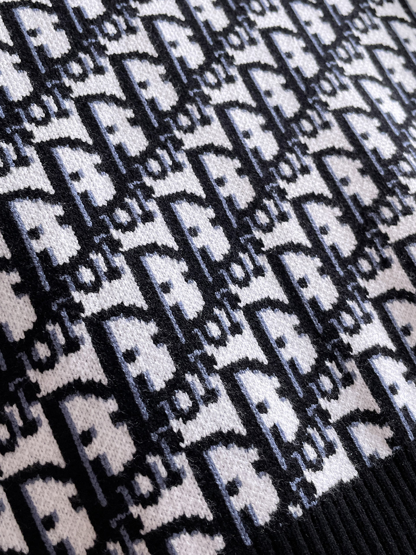 毛衣 2025秋冬最新系列，专柜1:1顶级复刻，全品相！加厚款，潮人必备单品！懂货的老铁赶紧下手，面料：