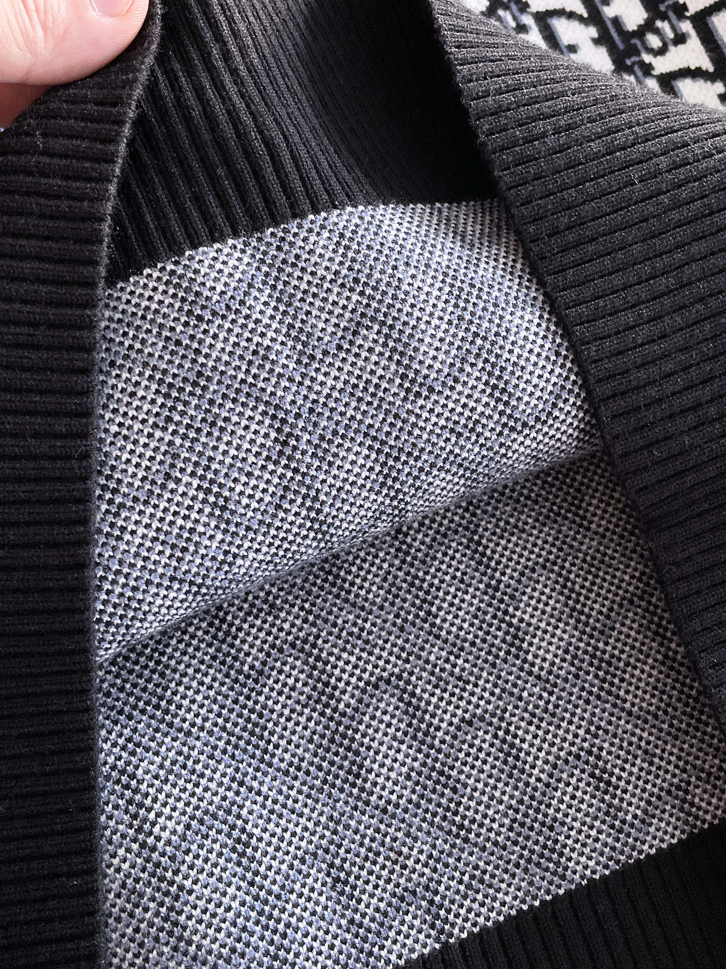 毛衣 2025秋冬最新系列，专柜1:1顶级复刻，全品相！加厚款，潮人必备单品！懂货的老铁赶紧下手，面料：