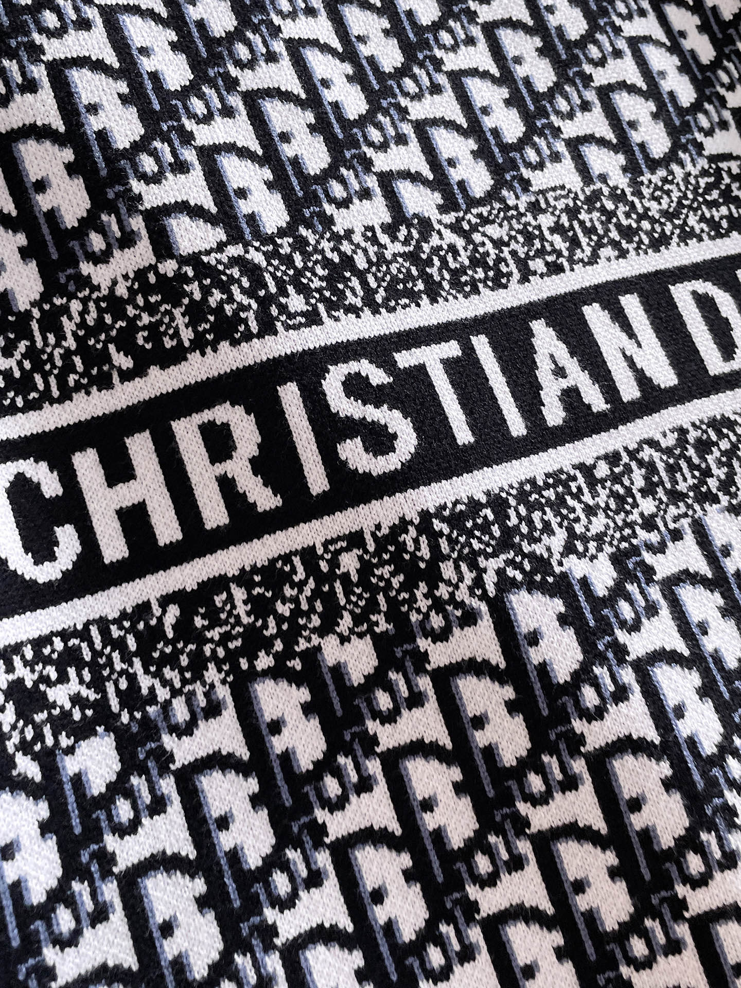 毛衣 2025秋冬最新系列，专柜1:1顶级复刻，全品相！加厚款，潮人必备单品！懂货的老铁赶紧下手，面料：