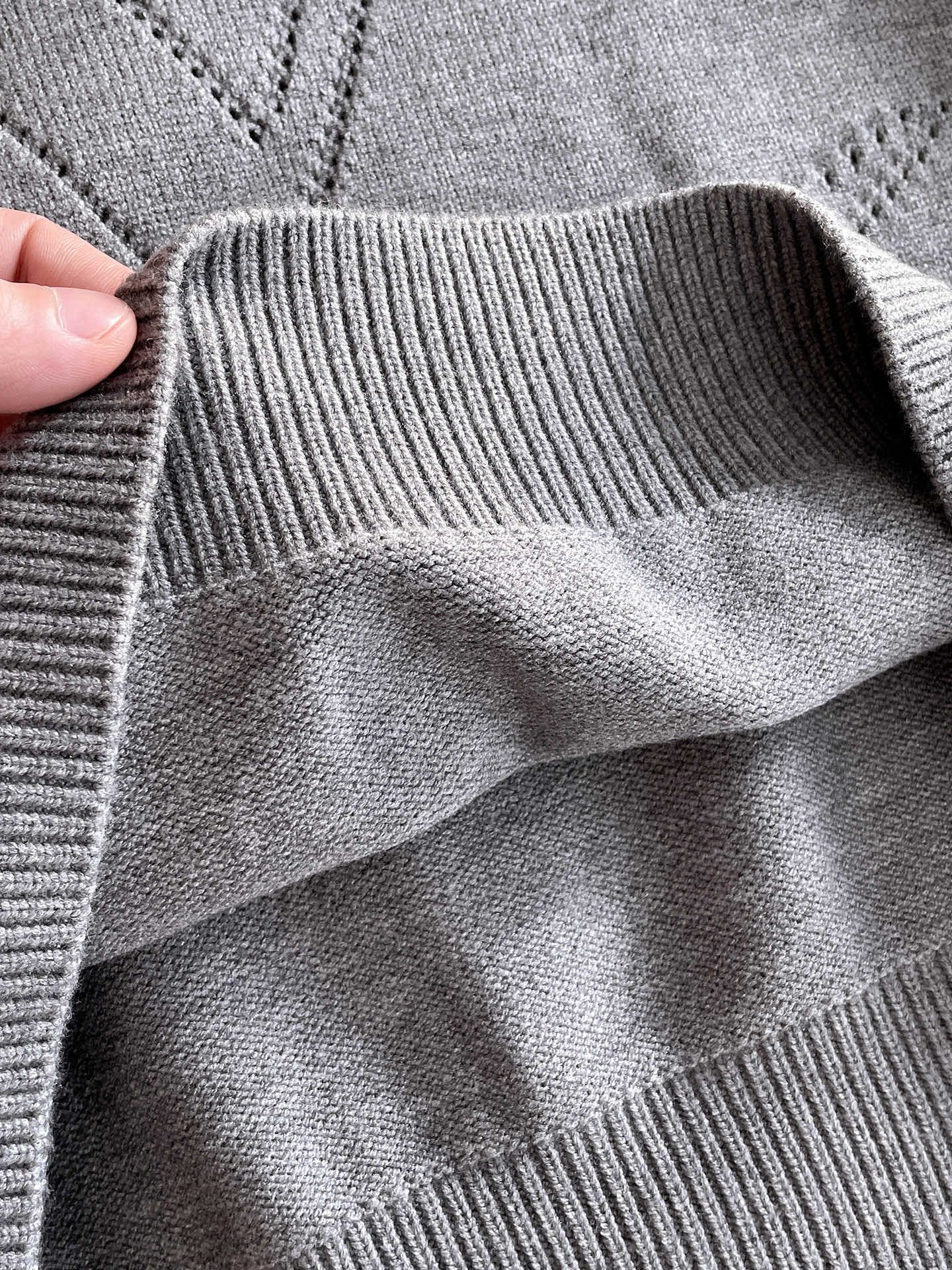 毛衣 2025秋冬最新系列，专柜1:1顶级复刻，全品相！加厚款，潮人必备单品！懂货的老铁赶紧下手，面料：