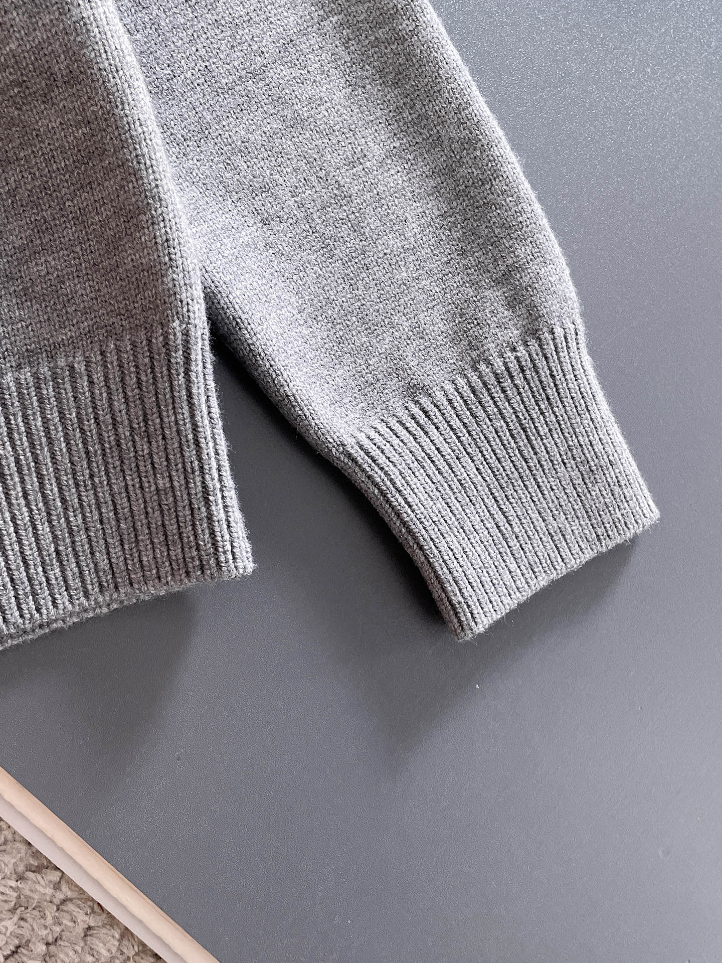 毛衣 2025秋冬最新系列，专柜1:1顶级复刻，全品相！加厚款，潮人必备单品！懂货的老铁赶紧下手，面料：