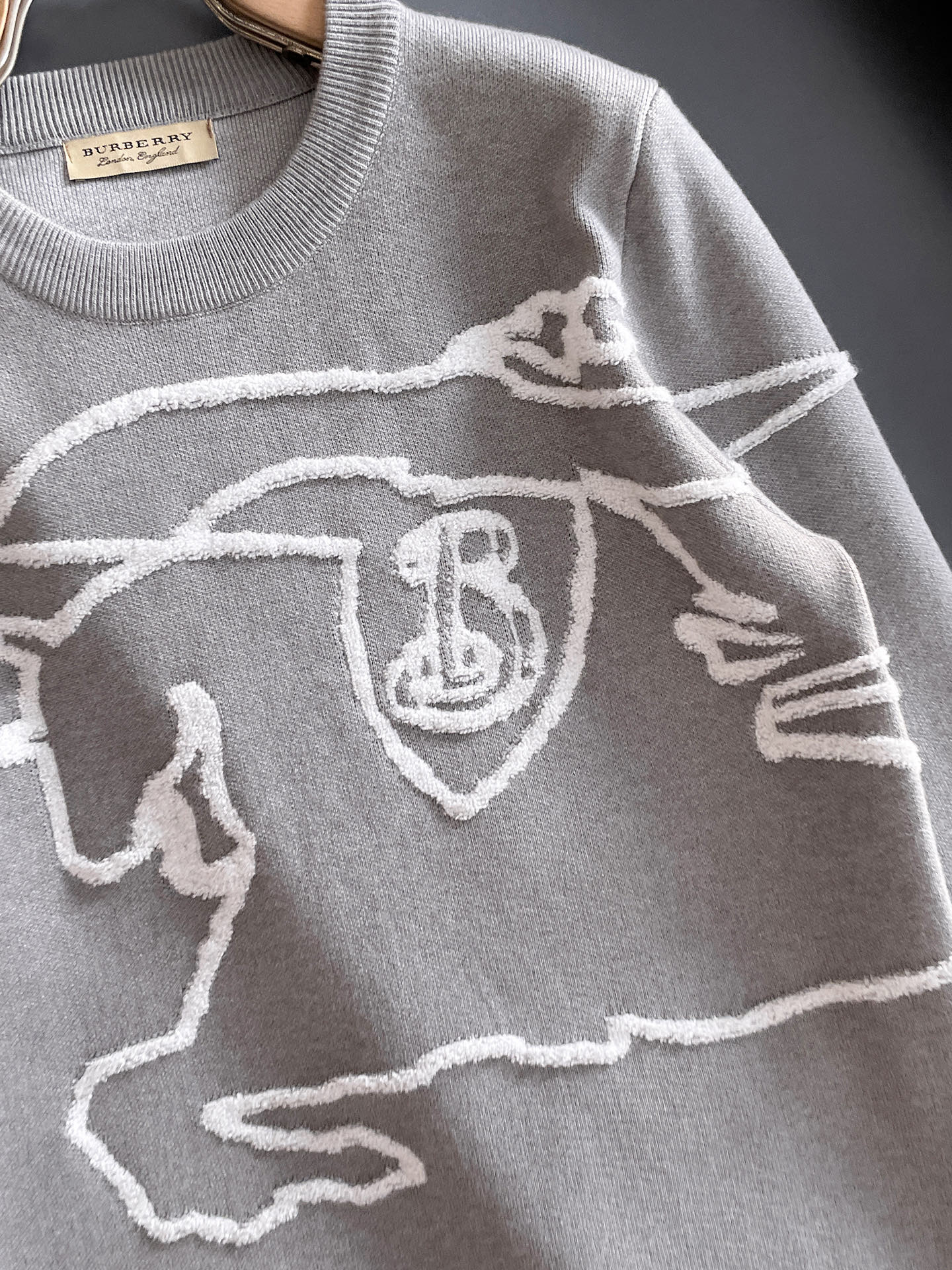 毛衣 2025秋冬最新系列，专柜1:1顶级复刻，全品相！加厚款，潮人必备单品！懂货的老铁赶紧下手，面料：