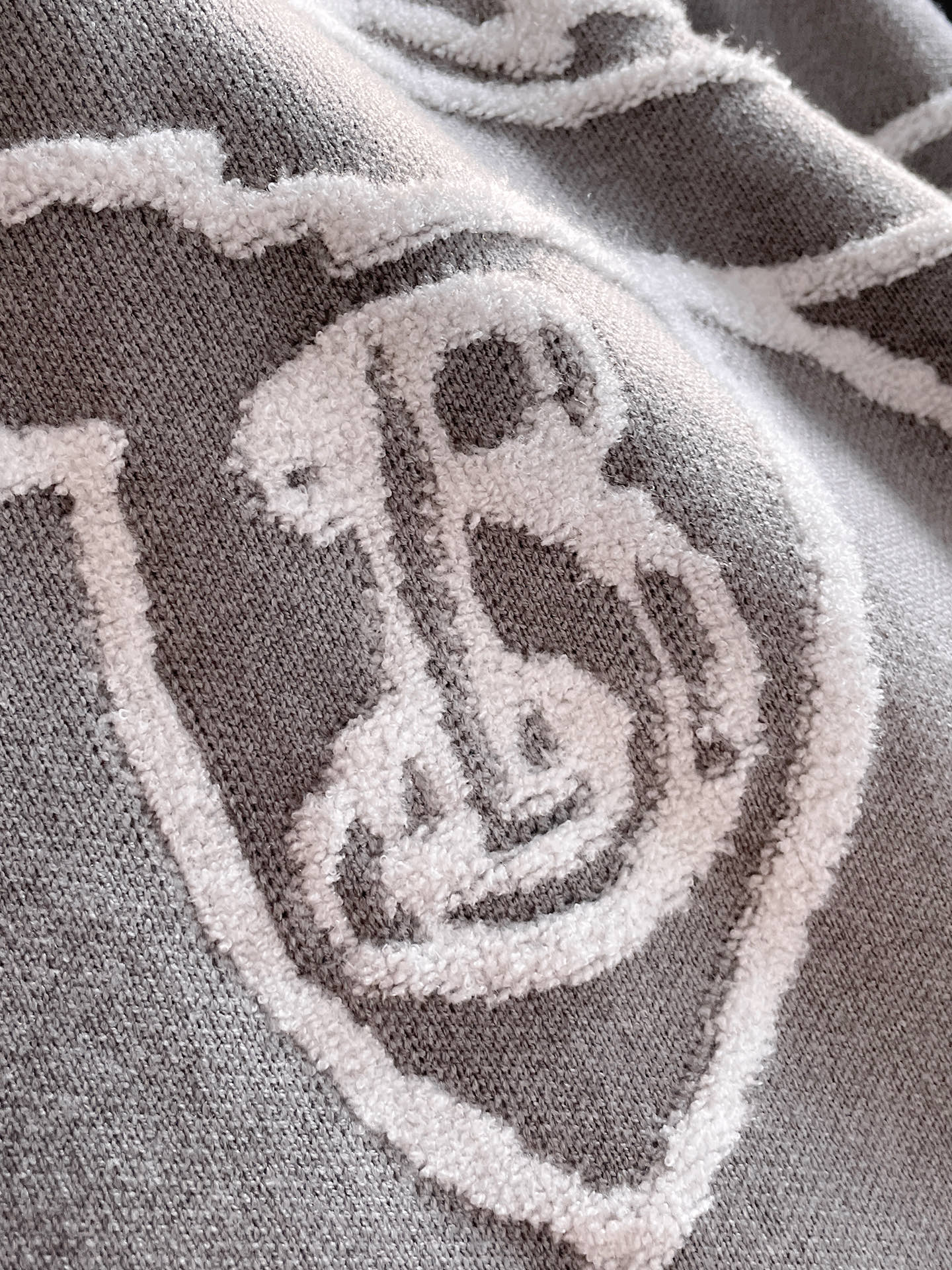 毛衣 2025秋冬最新系列，专柜1:1顶级复刻，全品相！加厚款，潮人必备单品！懂货的老铁赶紧下手，面料：