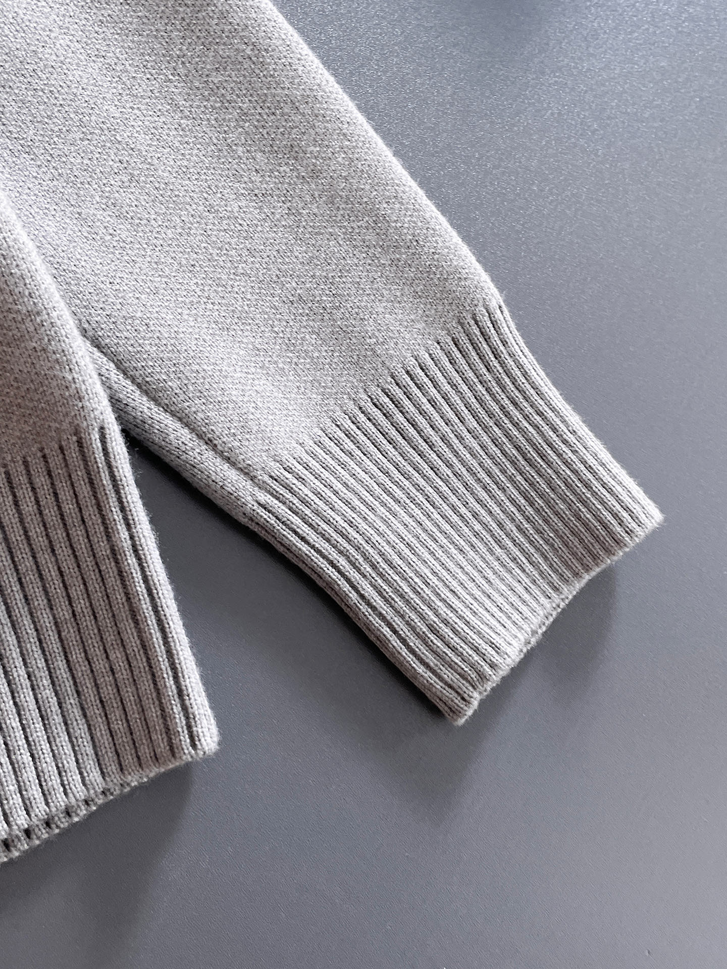 毛衣 2025秋冬最新系列，专柜1:1顶级复刻，全品相！加厚款，潮人必备单品！懂货的老铁赶紧下手，面料：