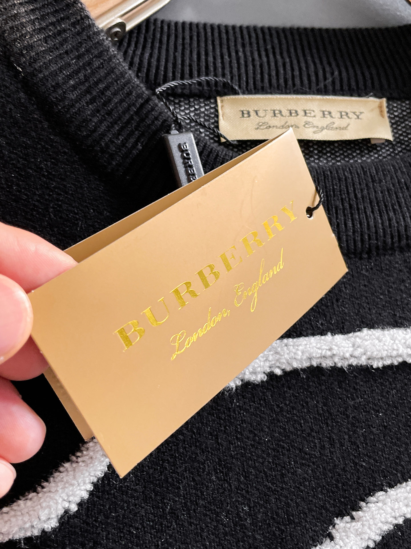 毛衣 2025秋冬最新系列，专柜1:1顶级复刻，全品相！加厚款，潮人必备单品！懂货的老铁赶紧下手，面料：