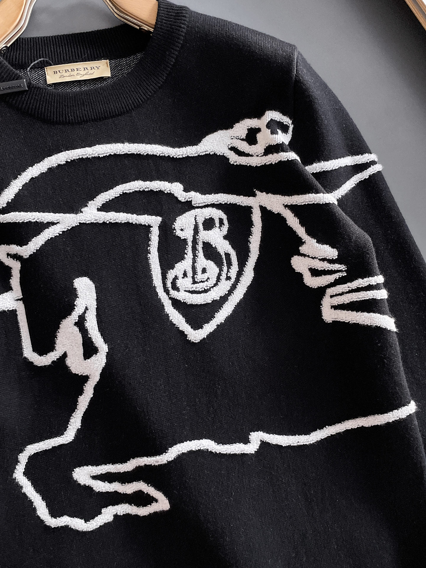 毛衣 2025秋冬最新系列，专柜1:1顶级复刻，全品相！加厚款，潮人必备单品！懂货的老铁赶紧下手，面料：