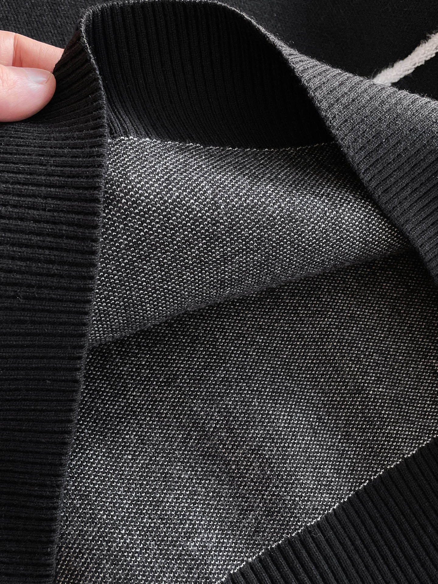 毛衣 2025秋冬最新系列，专柜1:1顶级复刻，全品相！加厚款，潮人必备单品！懂货的老铁赶紧下手，面料：