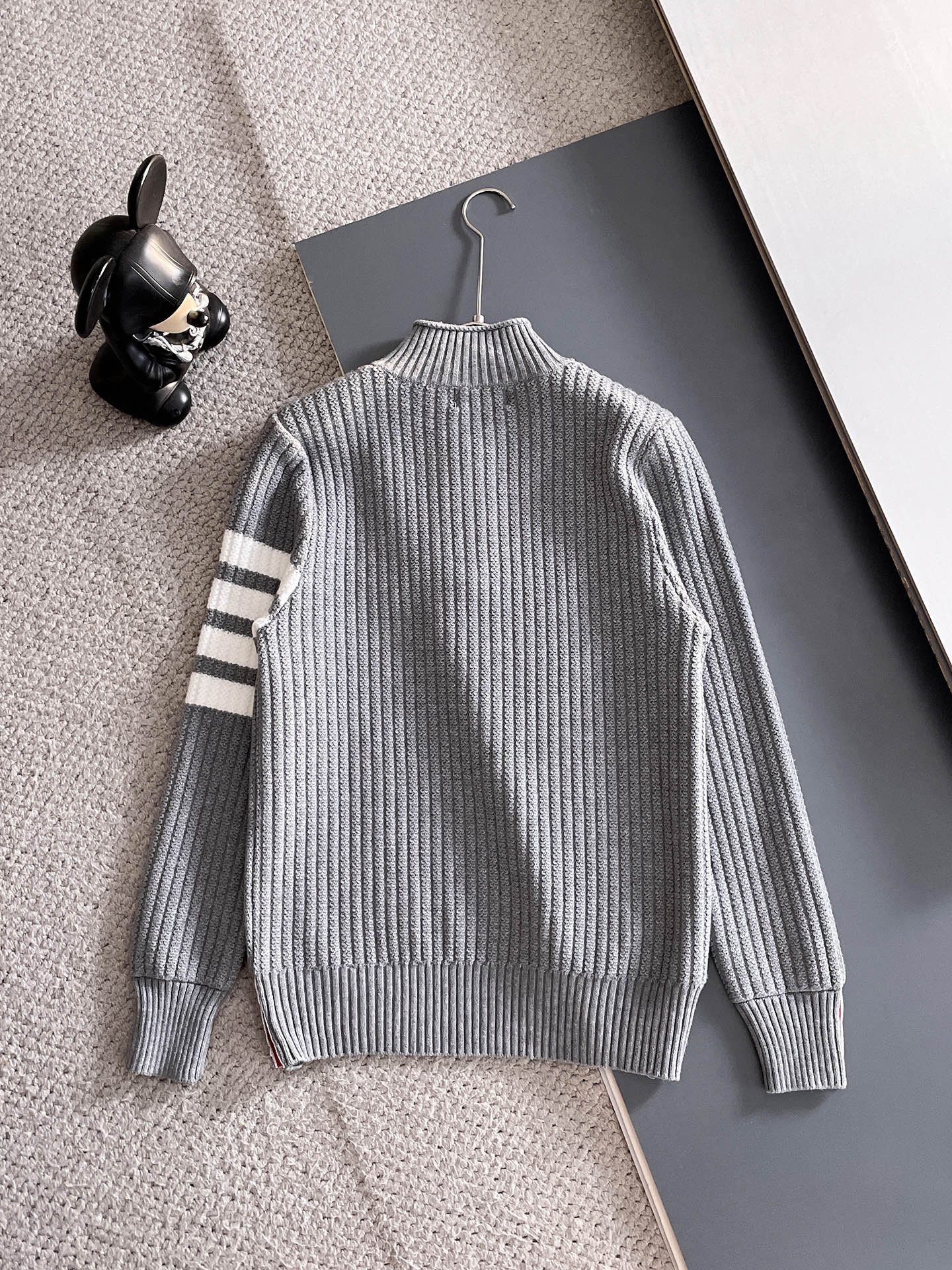 毛衣 2025秋冬最新系列，专柜1:1顶级复刻，全品相！加厚款，潮人必备单品！懂货的老铁赶紧下手，面料：