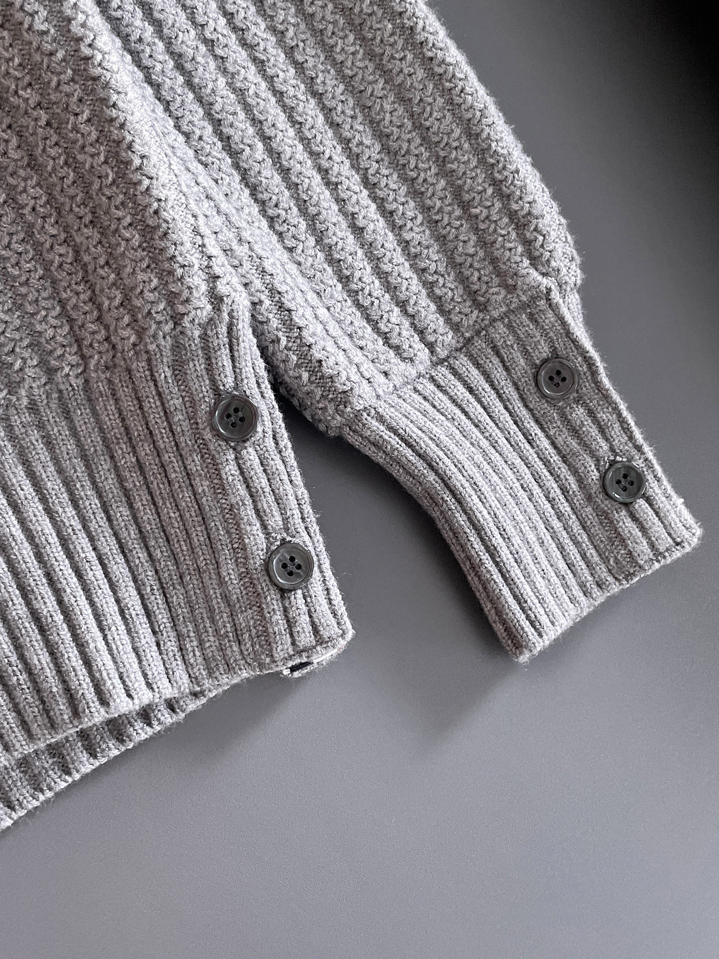 毛衣 2025秋冬最新系列，专柜1:1顶级复刻，全品相！加厚款，潮人必备单品！懂货的老铁赶紧下手，面料：