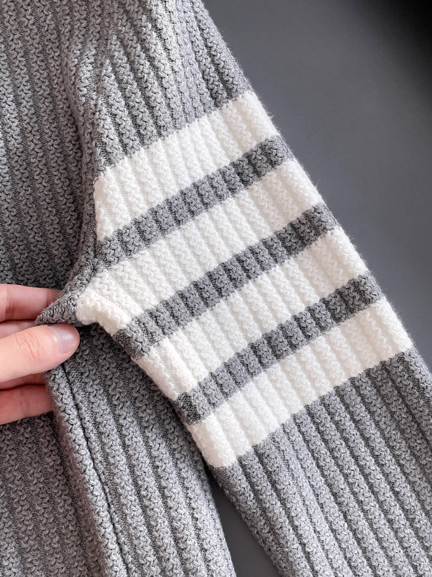 毛衣 2025秋冬最新系列，专柜1:1顶级复刻，全品相！加厚款，潮人必备单品！懂货的老铁赶紧下手，面料：