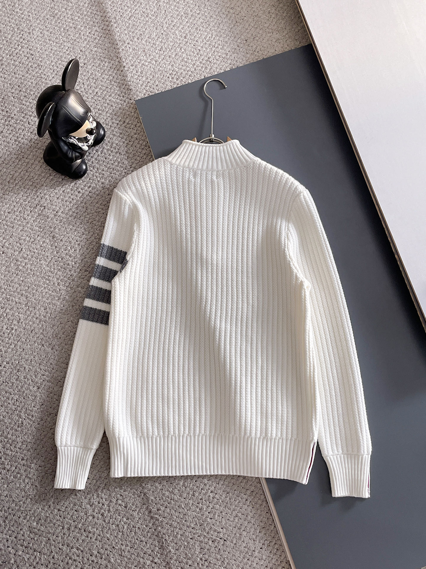 毛衣 2025秋冬最新系列，专柜1:1顶级复刻，全品相！加厚款，潮人必备单品！懂货的老铁赶紧下手，面料：