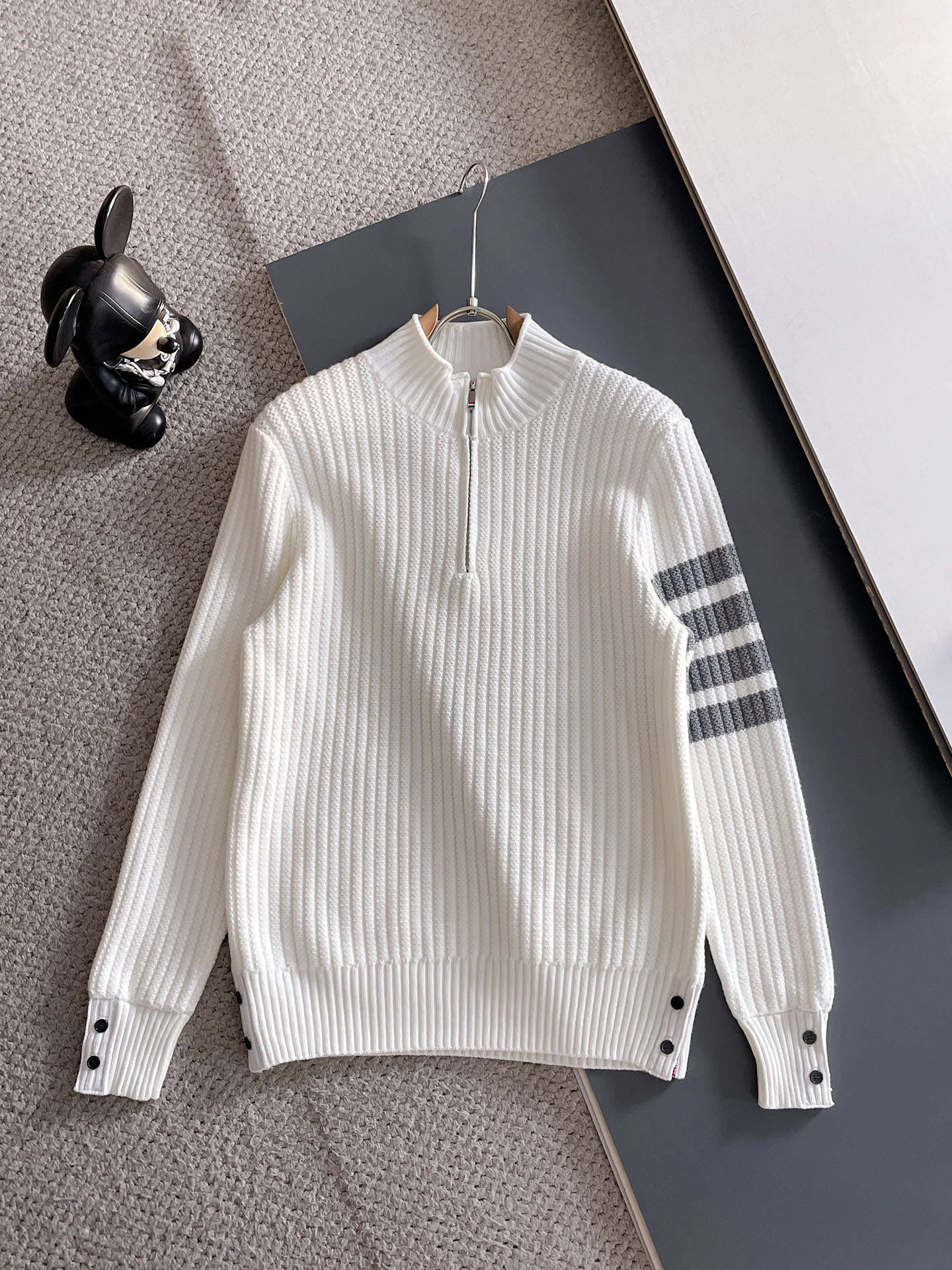 毛衣 2025秋冬最新系列，专柜1:1顶级复刻，全品相！加厚款，潮人必备单品！懂货的老铁赶紧下手，面料：