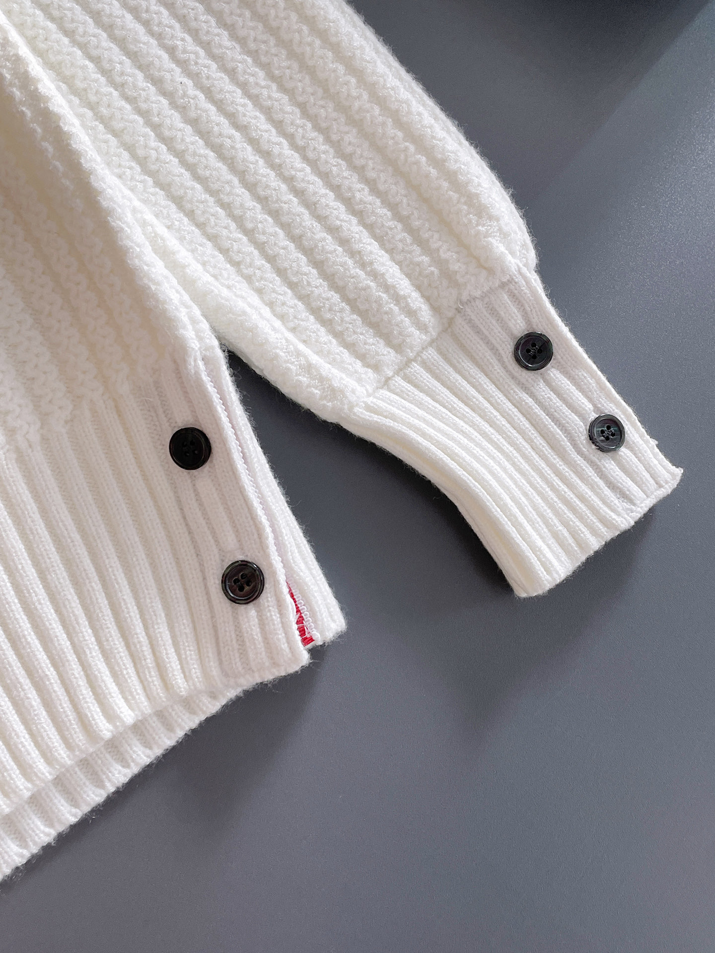 毛衣 2025秋冬最新系列，专柜1:1顶级复刻，全品相！加厚款，潮人必备单品！懂货的老铁赶紧下手，面料：