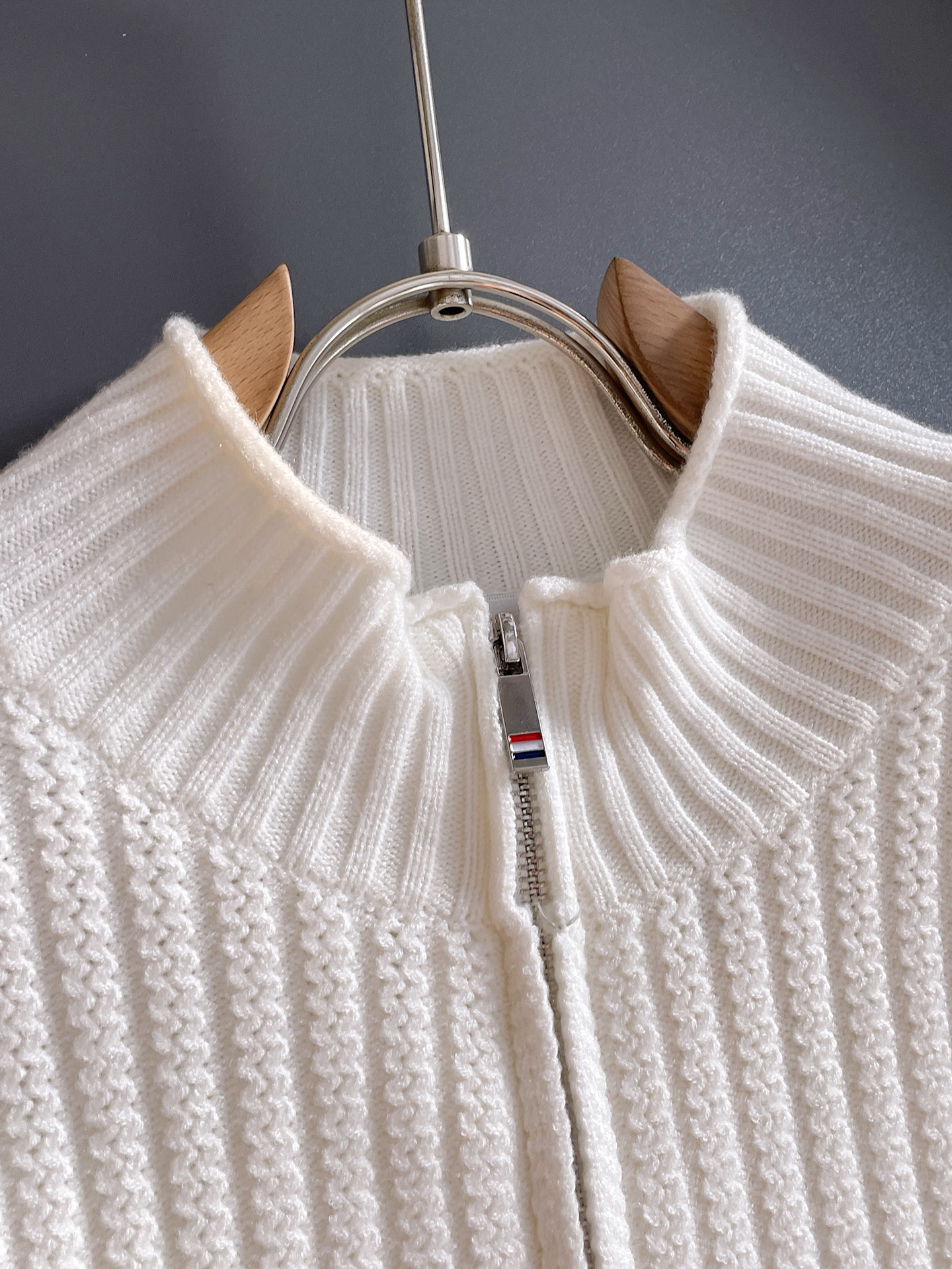 毛衣 2025秋冬最新系列，专柜1:1顶级复刻，全品相！加厚款，潮人必备单品！懂货的老铁赶紧下手，面料：