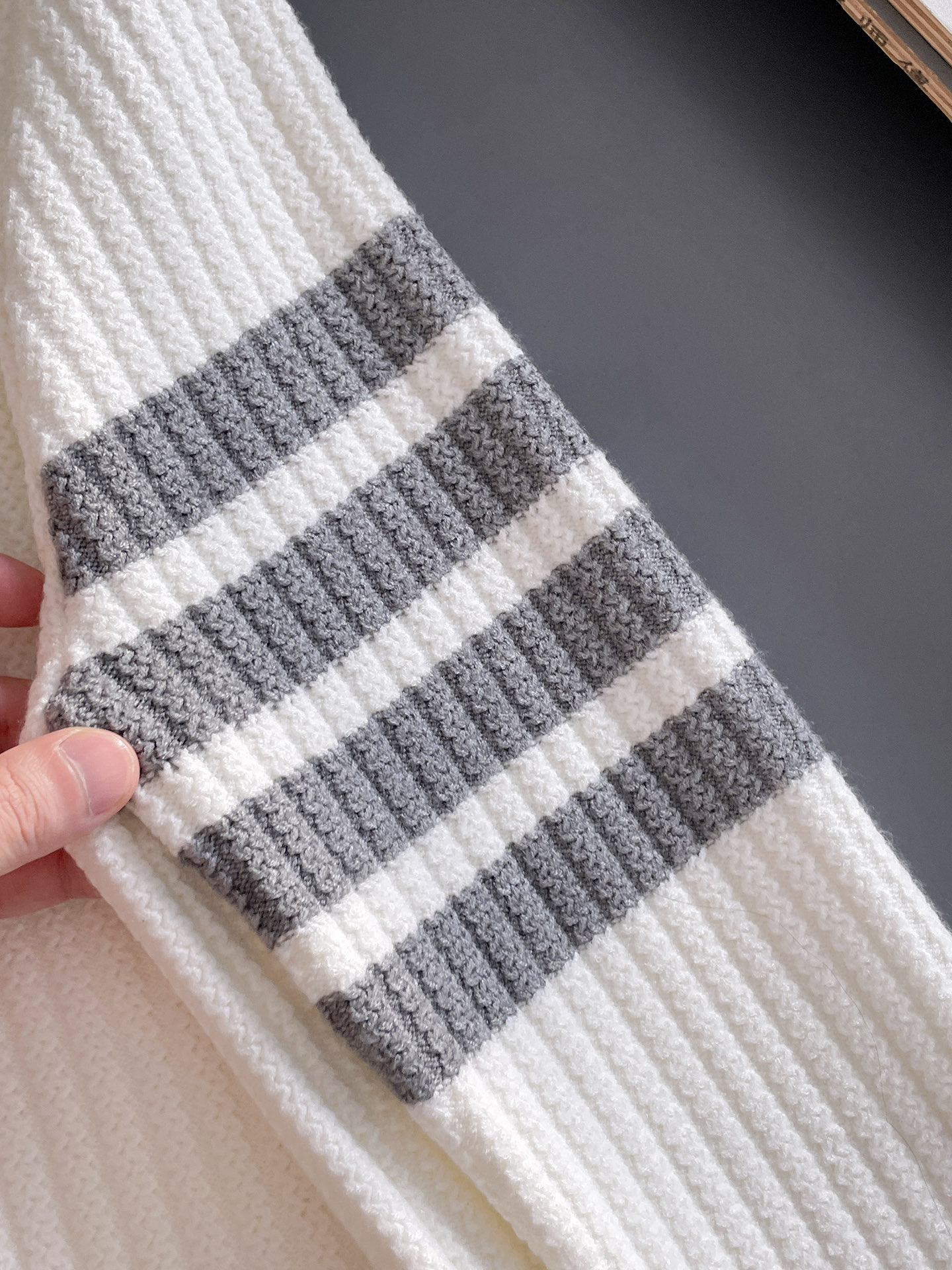 毛衣 2025秋冬最新系列，专柜1:1顶级复刻，全品相！加厚款，潮人必备单品！懂货的老铁赶紧下手，面料：