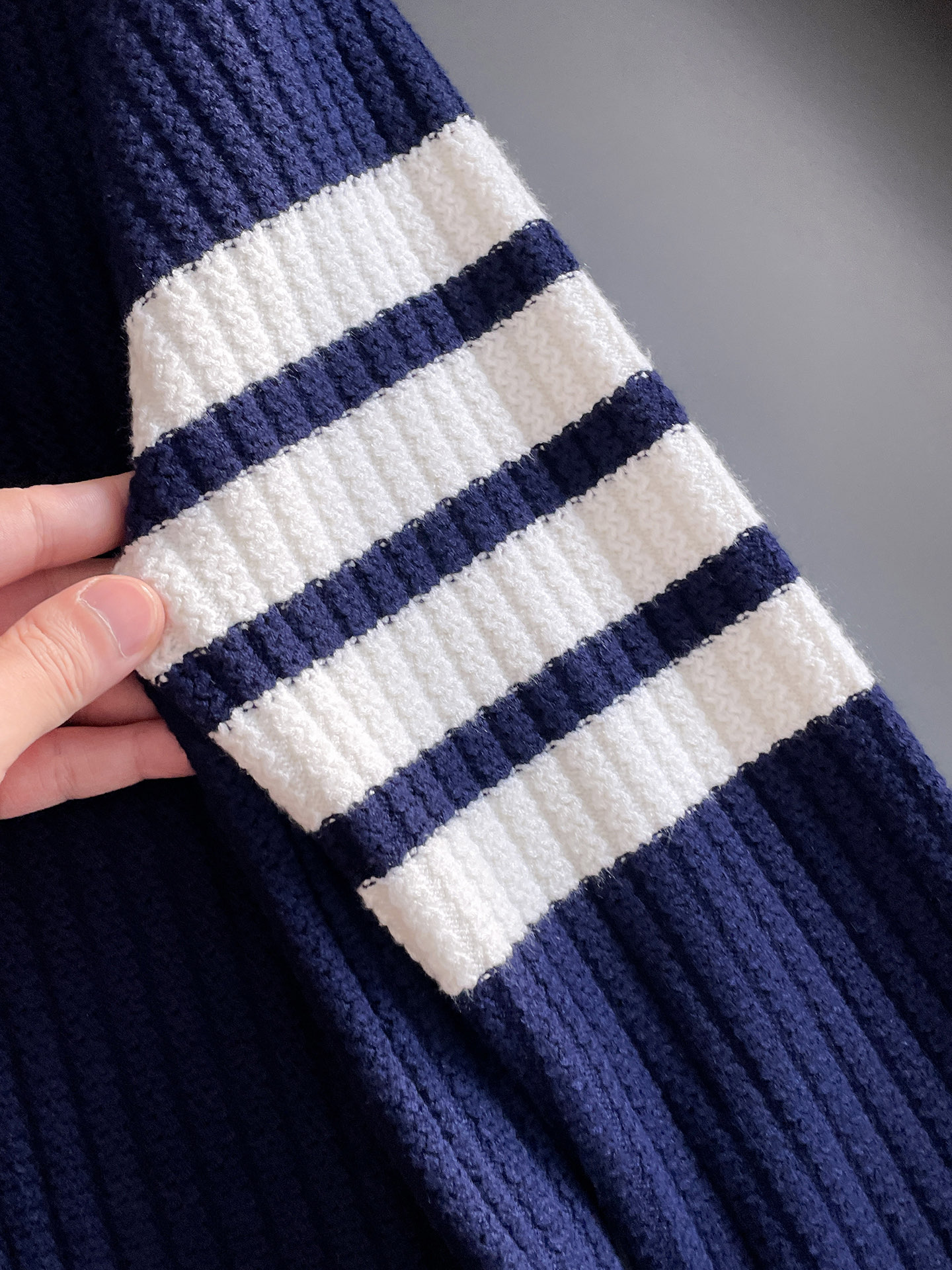 毛衣 2025秋冬最新系列，专柜1:1顶级复刻，全品相！加厚款，潮人必备单品！懂货的老铁赶紧下手，面料：