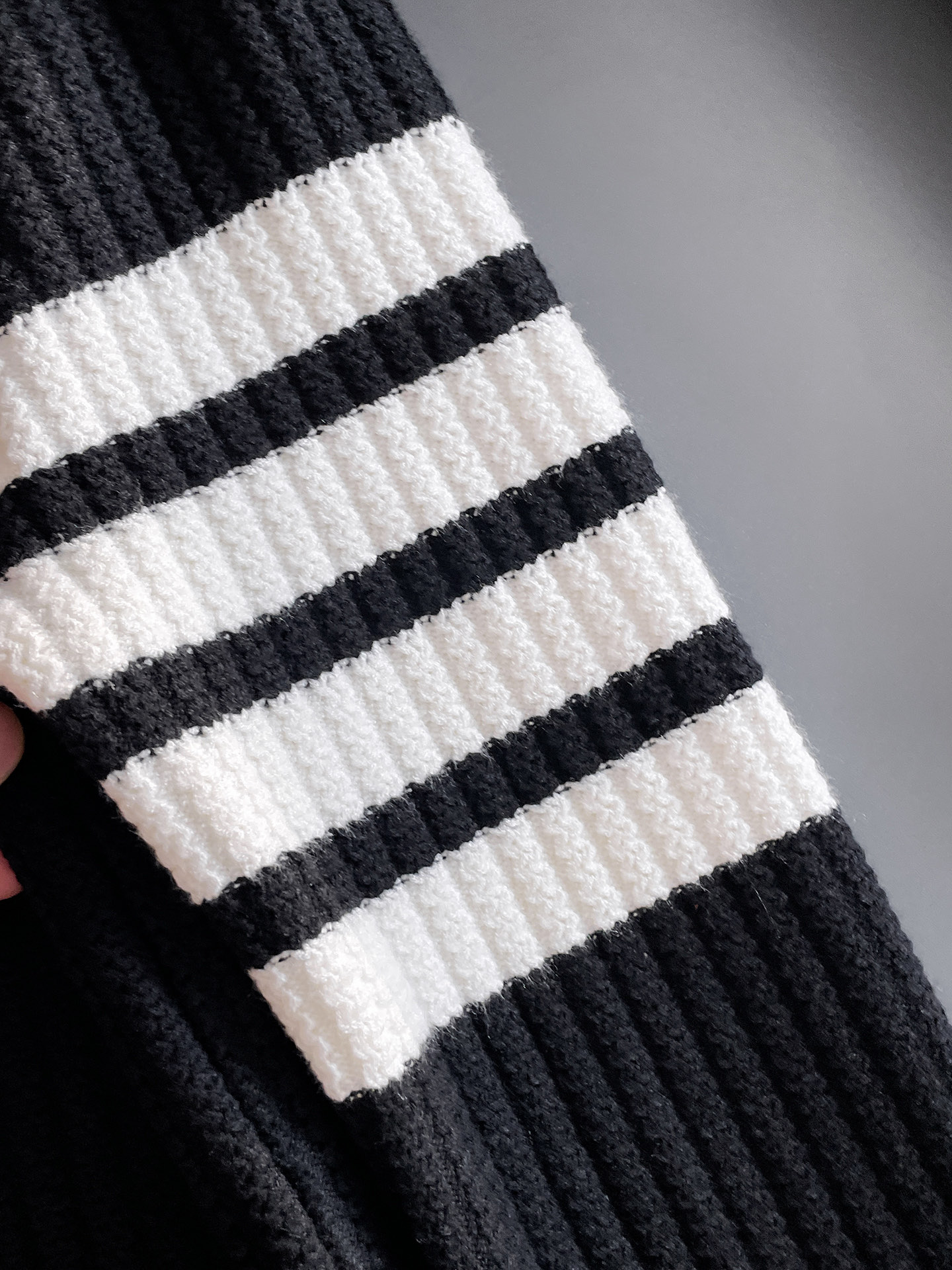 毛衣 2025秋冬最新系列，专柜1:1顶级复刻，全品相！加厚款，潮人必备单品！懂货的老铁赶紧下手，面料：