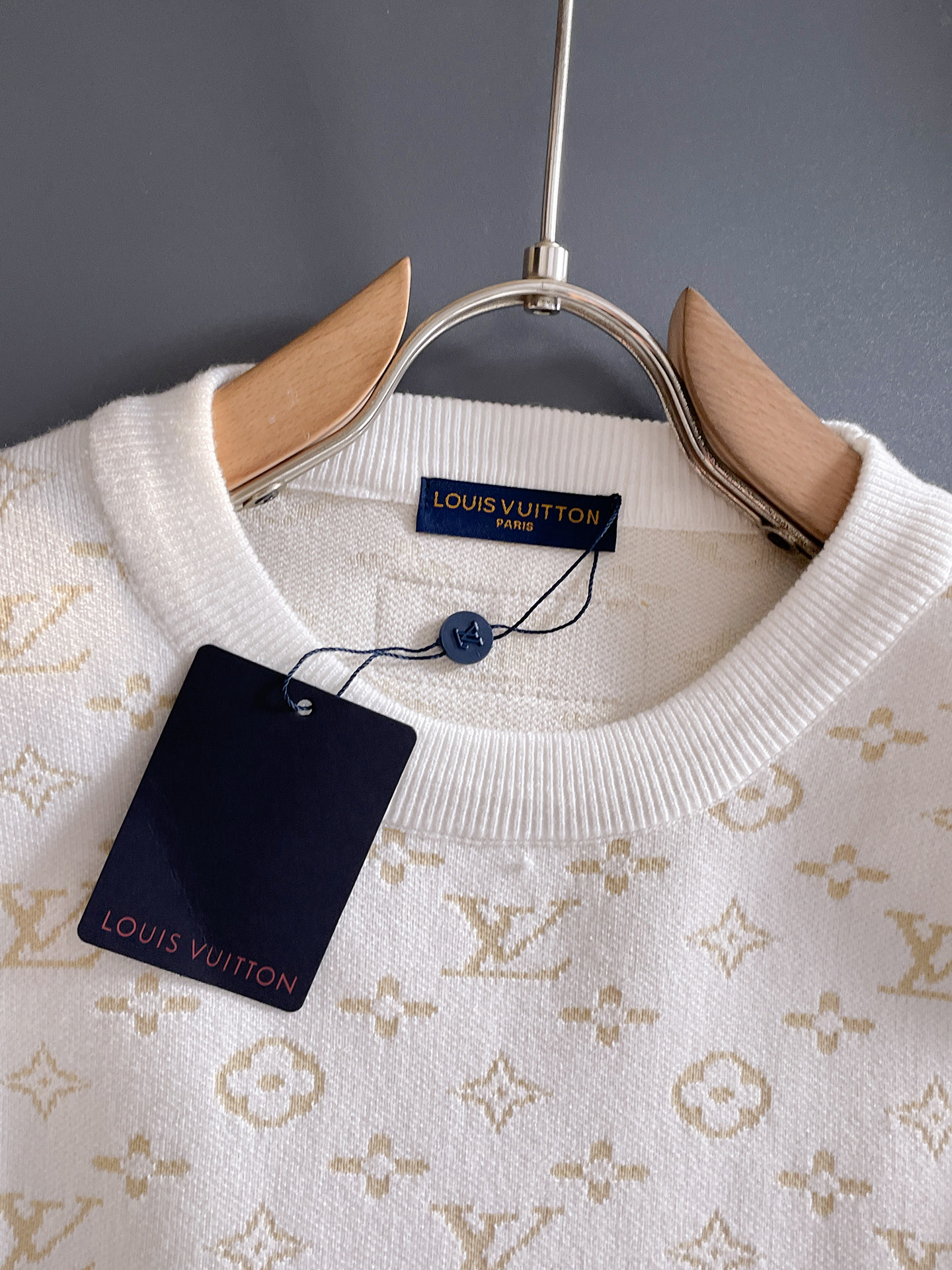 毛衣 2025秋冬最新系列，专柜1:1顶级复刻，全品相！加厚款，潮人必备单品！懂货的老铁赶紧下手，面料：