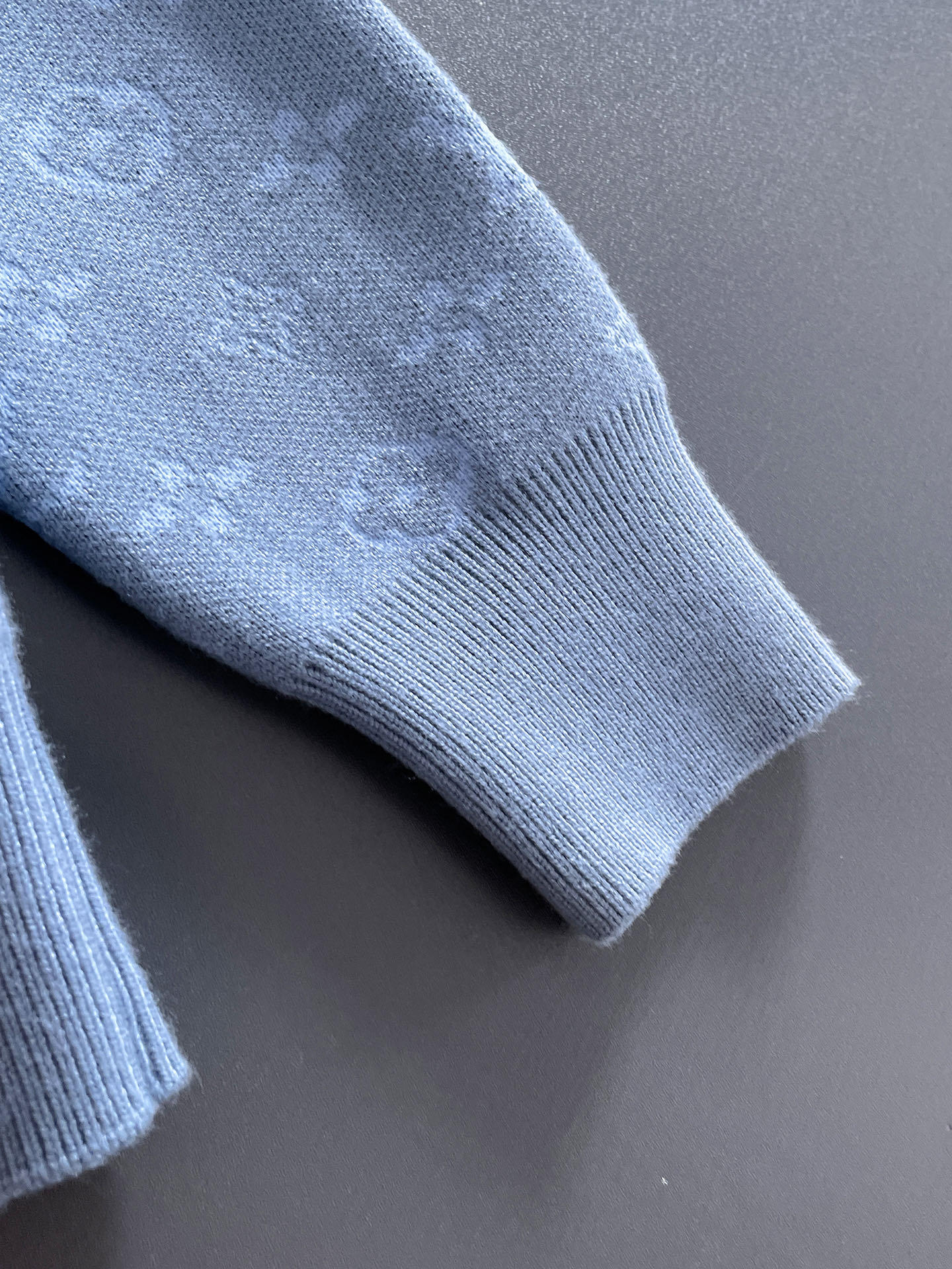 毛衣 2025秋冬最新系列，专柜1:1顶级复刻，全品相！加厚款，潮人必备单品！懂货的老铁赶紧下手，面料：