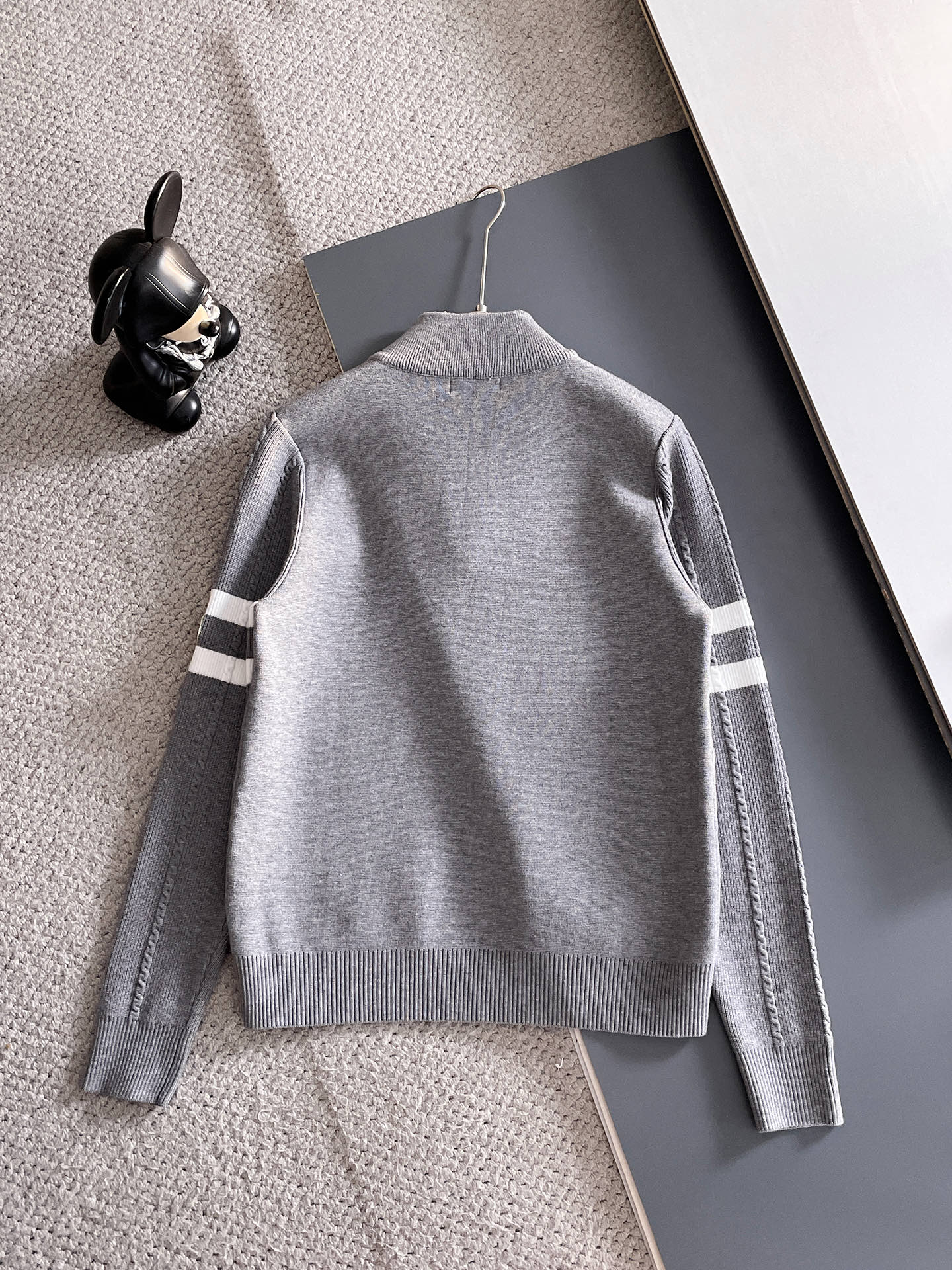毛衣 2025秋冬最新系列，专柜1:1顶级复刻，全品相！加厚款，潮人必备单品！懂货的老铁赶紧下手，面料：