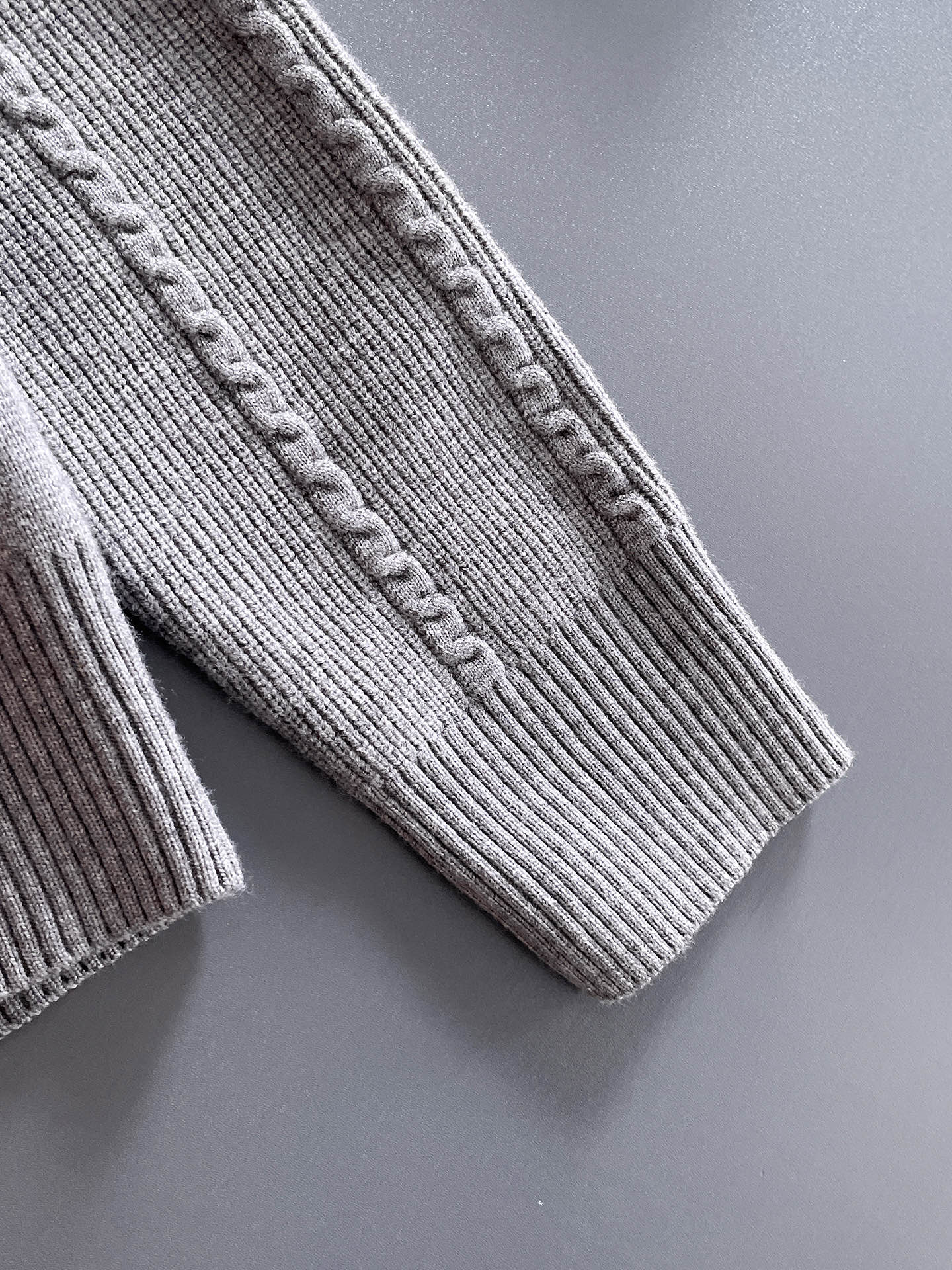 毛衣 2025秋冬最新系列，专柜1:1顶级复刻，全品相！加厚款，潮人必备单品！懂货的老铁赶紧下手，面料：