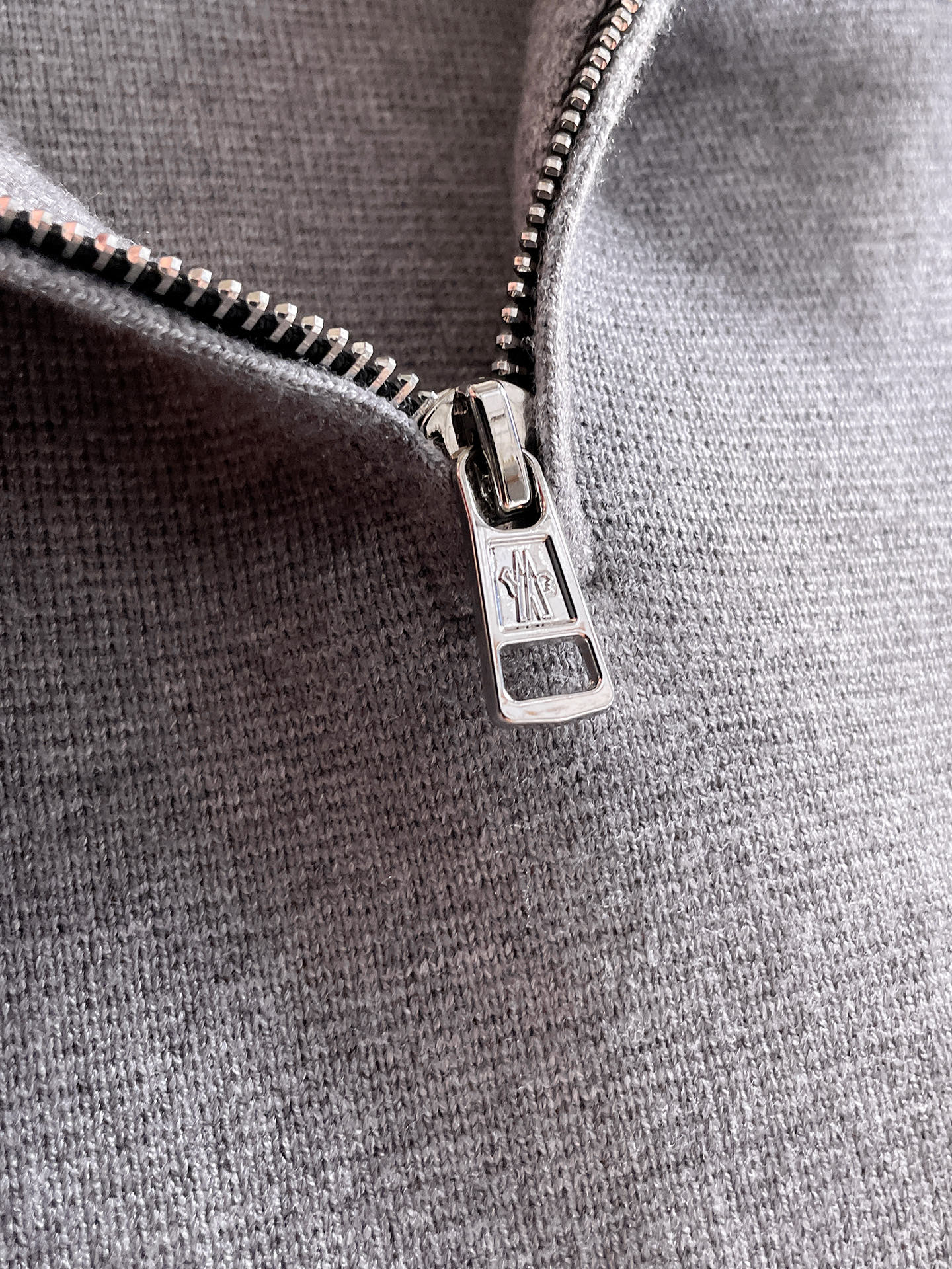 毛衣 2025秋冬最新系列，专柜1:1顶级复刻，全品相！加厚款，潮人必备单品！懂货的老铁赶紧下手，面料：