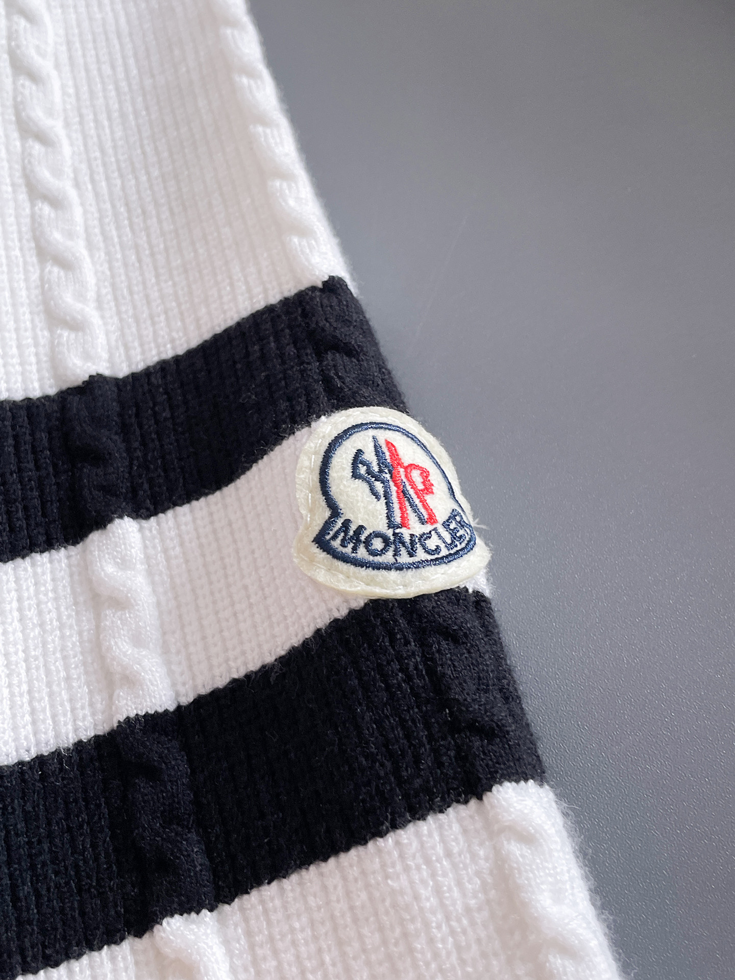 毛衣 2025秋冬最新系列，专柜1:1顶级复刻，全品相！加厚款，潮人必备单品！懂货的老铁赶紧下手，面料：