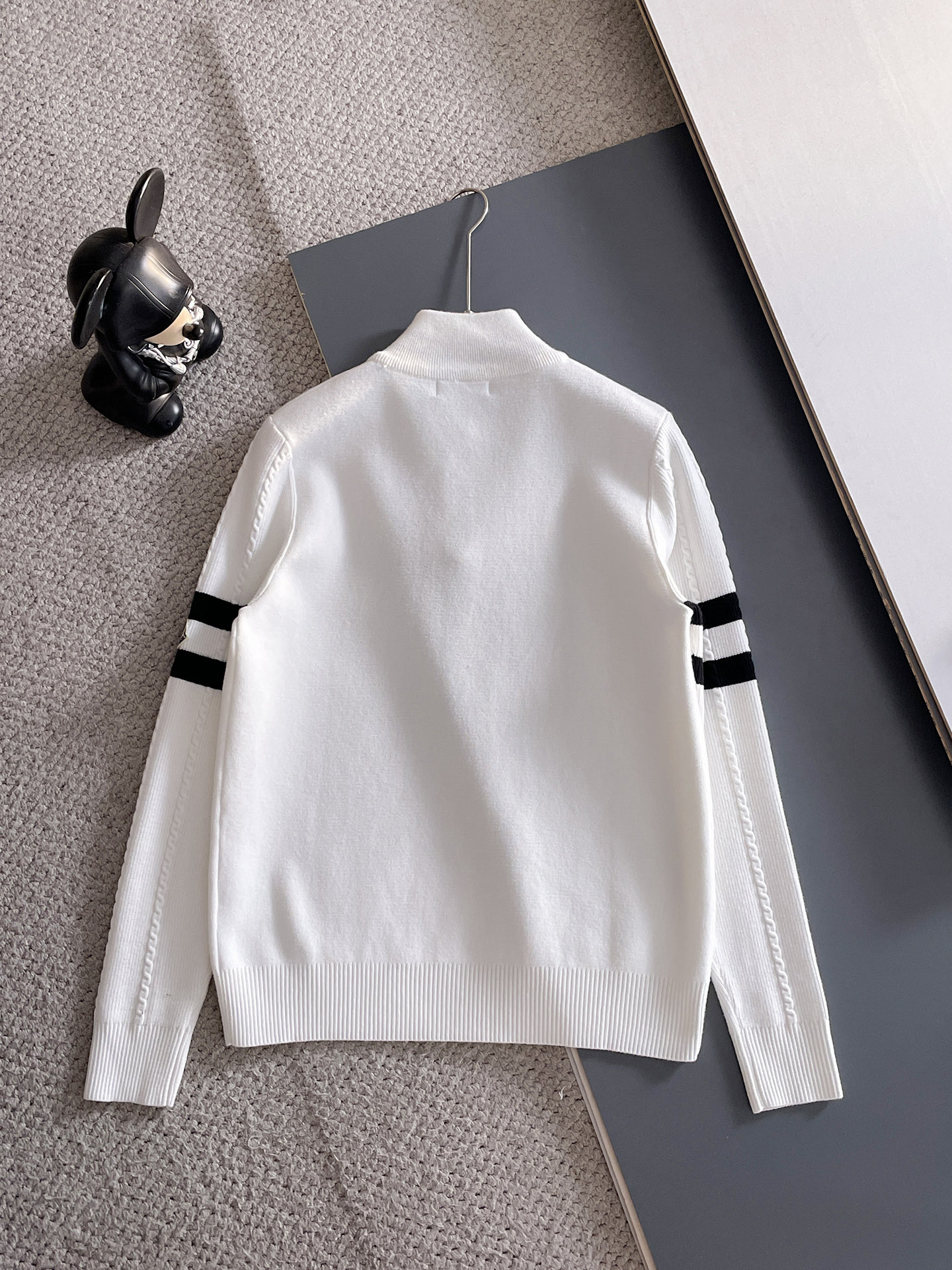 毛衣 2025秋冬最新系列，专柜1:1顶级复刻，全品相！加厚款，潮人必备单品！懂货的老铁赶紧下手，面料：